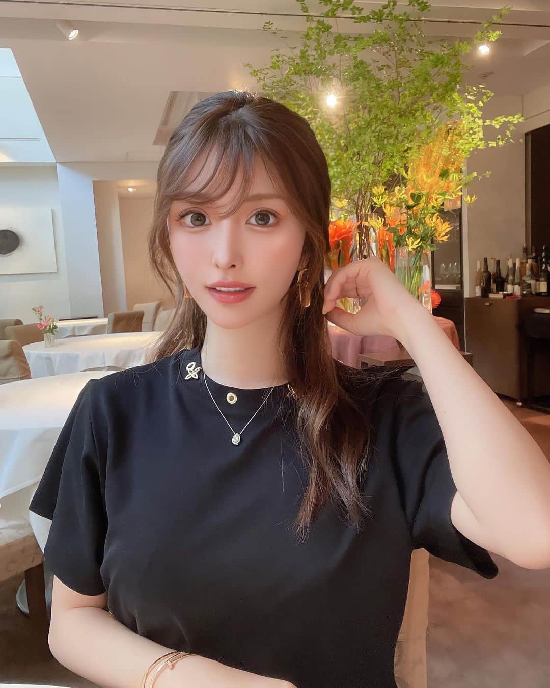 藤咲めいさんのインスタグラム写真 - (藤咲めいInstagram)「@hoteldemikuni さんでランチしてきたよ☺️💖  めっちゃ雰囲気もよくて料理も美味しかったよ🥺❣️ お花の形のデザートも可愛すぎた〜🤣🌸  シェフもとっても気さくな方で流石老舗の人気店って感じでした ...