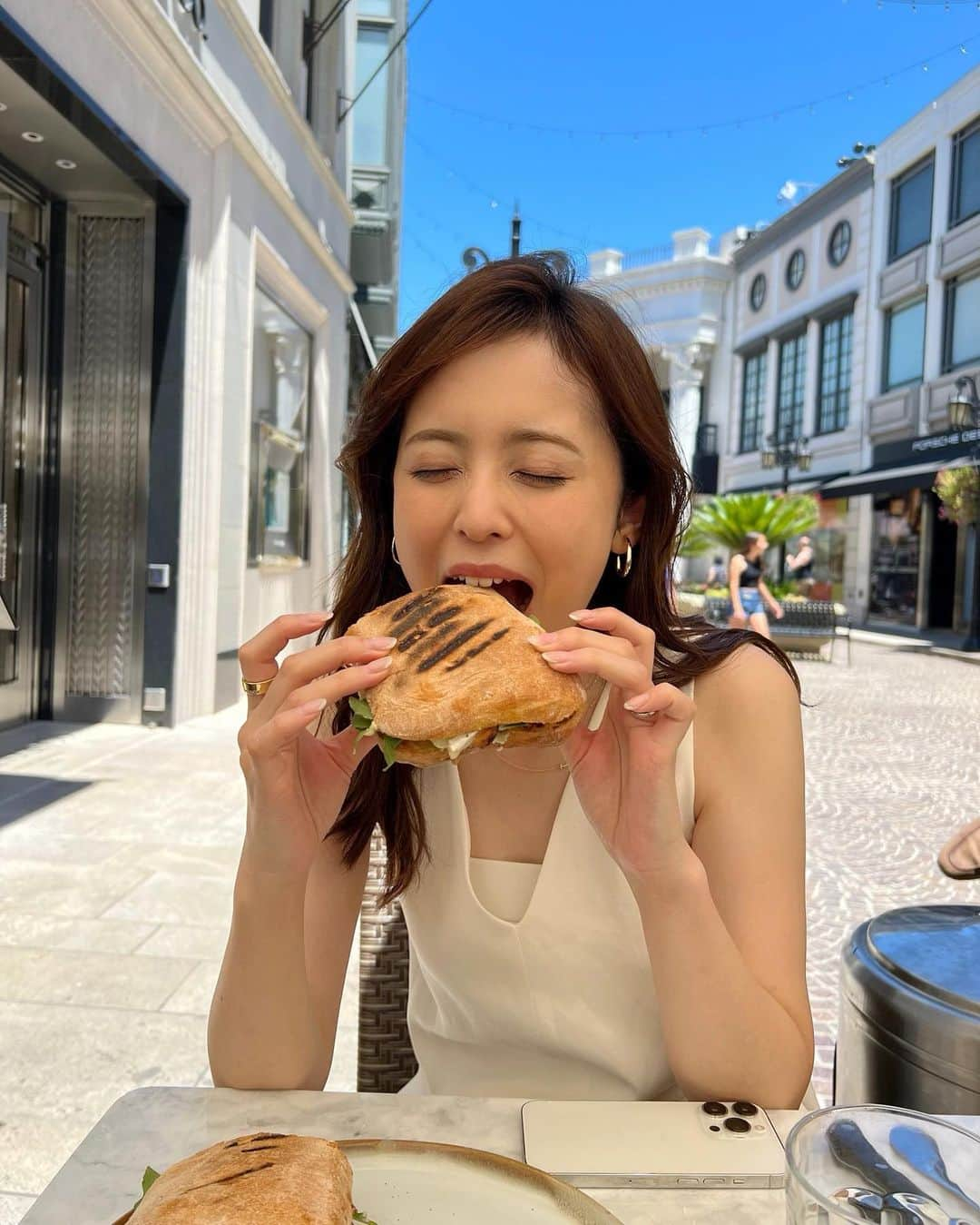 久慈暁子さんのインスタグラム写真 - (久慈暁子Instagram)「* ちょっと前の🌞🌞🌞 サンドイッチ1個が大きかったけど 美味しくて全部食べきりました🥪💗 * 日本に戻ってきました🇯🇵 *」7月3日 18時54分 - kuji_akiko