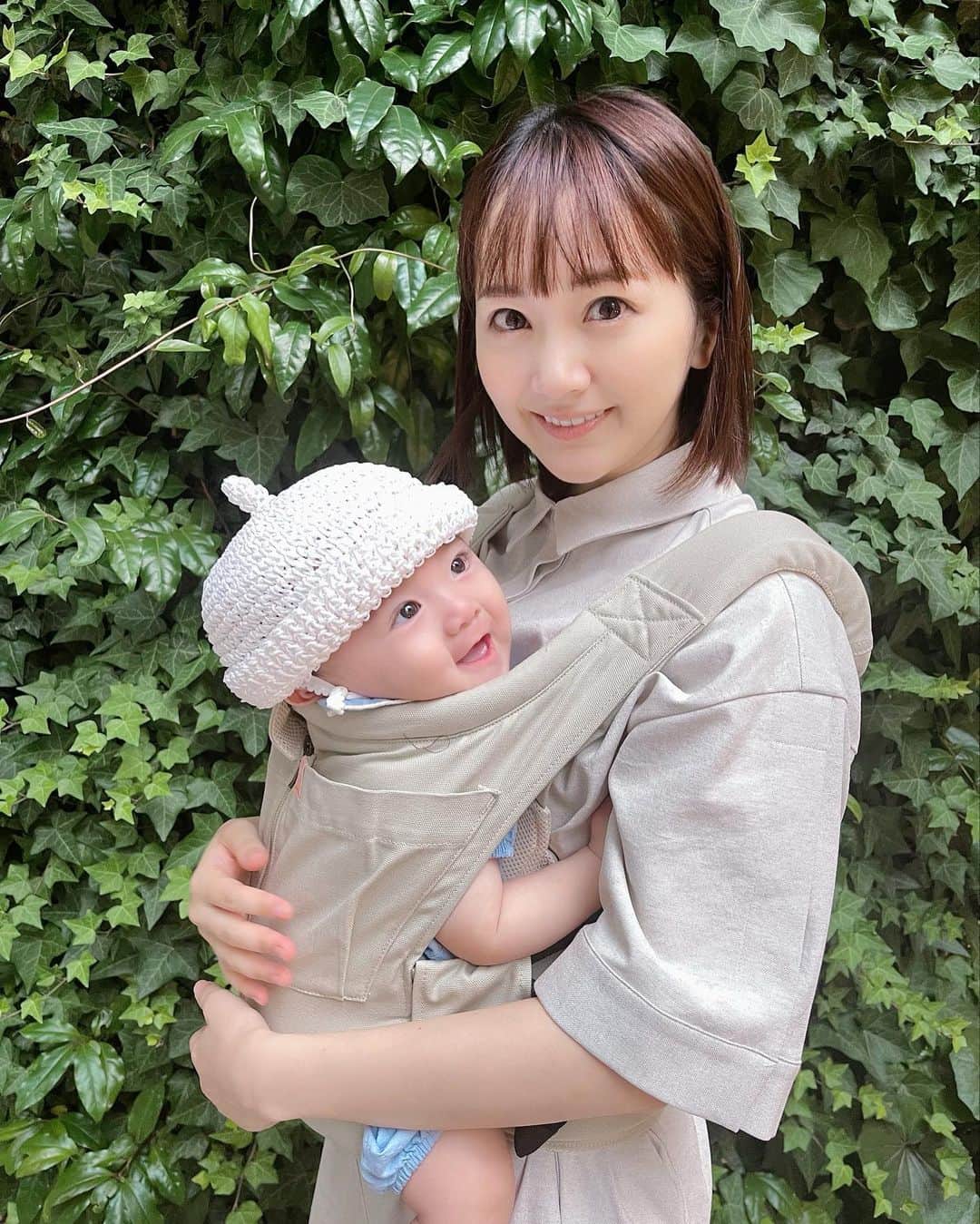浜田翔子さんのインスタグラム写真 - (浜田翔子Instagram)「新しい抱っこ紐♡  首が座ってから（4ヶ月〜）使える 抱っこ紐　キューズベリー NICO @cuseberry.official   新生児の時から使える抱っこ紐も キューズベリーのZEROがお気に入りだったので、今回も キューズベリーにしました‼︎  私の体型にピッタリで 【パパ、ママ兼用もできます！】 NICOはどんどん重くなってきた坊やも肩、腰負担も 肩紐、腰ベルトのふかふかクッションのおかげ、 長時間でも楽です。  寝かしつけもこれ使ってるし、 おんぶもできちゃう！ （お料理作ってるときはおんぶにしてる）  私のカラーはサンドベージュ‼︎ 服にも合わせやすいカラーが多いのが嬉しい。  前部分にあるポケットは 携帯入るし これからの時期、保冷剤も入ります‼︎🧊  １つ１つ丁寧に造られているので、 ネットでも人気でカラーによっては売り切れのものも‼︎ 再販日があるようですが、、早めに狙っておくのもおすすめです‼︎🗒  おそろいって方や NICOも購入するか悩んでるとき 『使ってますが、おすすめですよ！！』ってメッセージいただいたり嬉しかったです😌私もここ3週間使いお気に入りです‼︎  また、YouTubeでもレポしますね✨  #抱っこ紐　#キューズベリー #キューズベリーnico #cuseberry #抱っこ紐選び  #抱っこ紐コーデ」7月3日 19時13分 - shoko_hamada