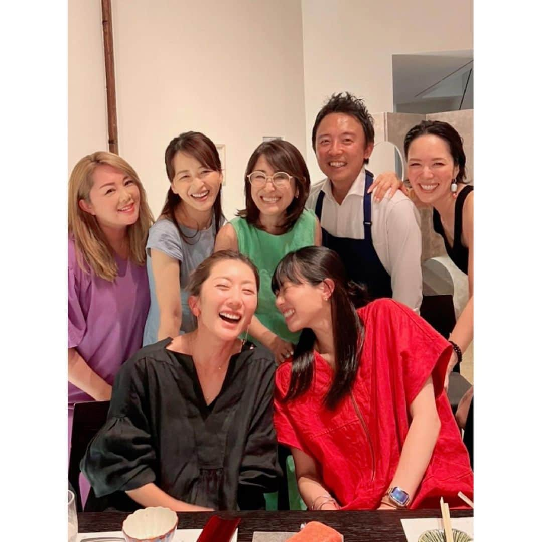 坂田陽子さんのインスタグラム写真 - (坂田陽子Instagram)「6月とは思えない程の連日酷暑でのゴルフ合宿🤣 ・ 初日はいつもの女史3人で #宇都宮カンツリークラブ で 膝裏の恥ずかし焼けも何のそので笑ラウンドし、まさかのベスト更新🤣（あ、言うほどのスコアじゃないです笑） ・ 次の日⛳️ご一緒するメンバーさん達と合流して 宇都宮の駅から少し移動した、蔵を改装した素敵な空間 #了寛 さんで　美味しいお魚、和食を堪能。（何故かみんなカラフルなワンピース🤣） ・ 前日にも増して暑かった38度の宇都宮でのラウンドは、 2ホール程、思考停止する位暑さにやられましたが何とか最後までみんなでやりきり、なんだか妙な一体感が生まれた🤣（みなさん、ドMなんですかね笑） ・ 最後は宇都宮のみんみんの餃子とレモンサワーで〆。 暑さと闘いながらもしっかり水分補給、対策して乗り切った、 充実した２日間だったなぁ。 ・ #ゴルフ　#酷暑ラウンド ＃ゴルフ合宿　#宇都宮カンツリークラブ #ゴルフ女史　#ゴルフコーデ #熱中症対策　#氷嚢必須」7月3日 20時40分 - yokosakata