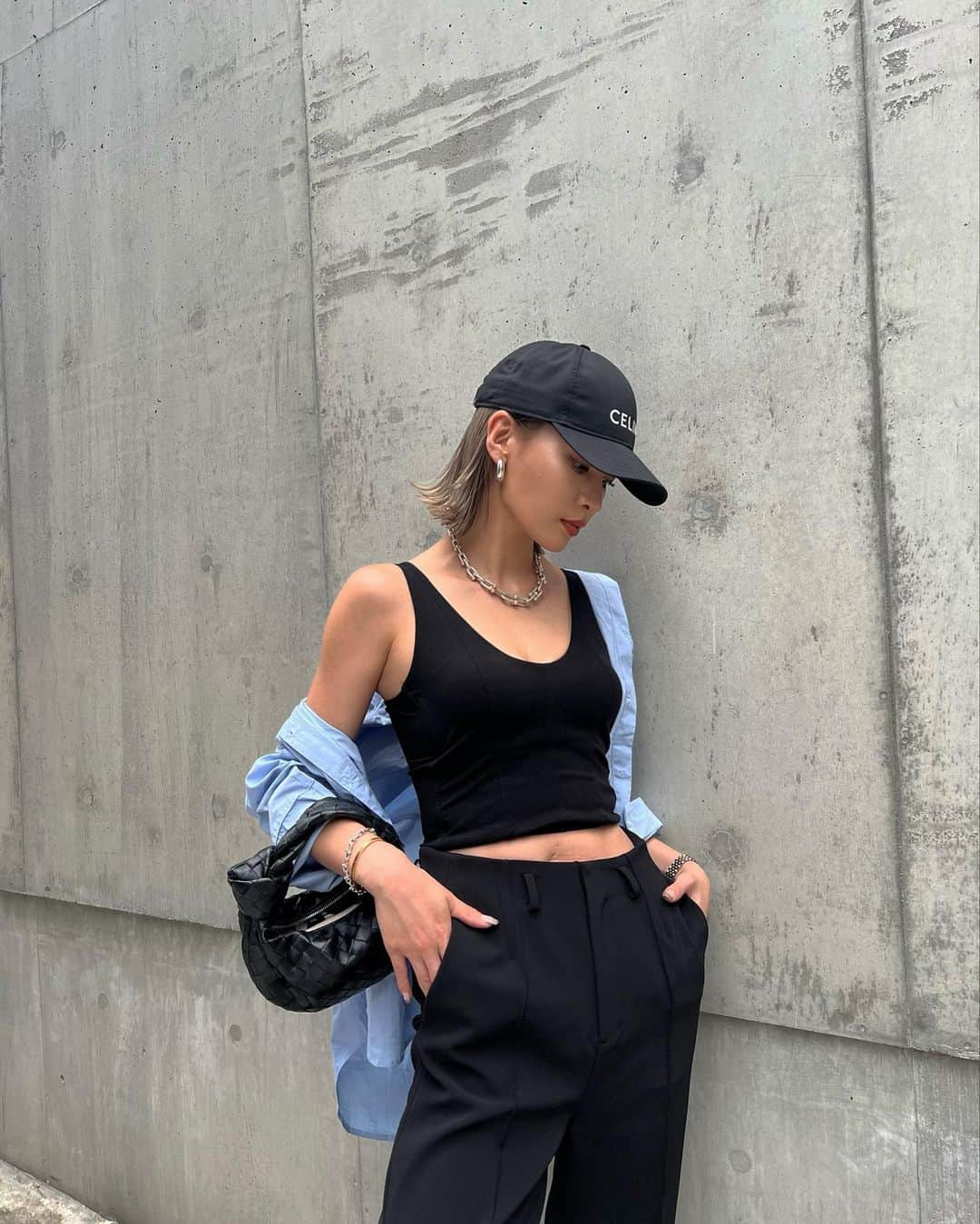 孫きょうさんのインスタグラム写真 - (孫きょうInstagram)「outfit💙  cap @celine  tops @amaterasjapan  shirt @sheinofficial  bottom @dresslaveofficial  shoes , bag @newbottega」7月3日 21時32分 - sonkyou1013
