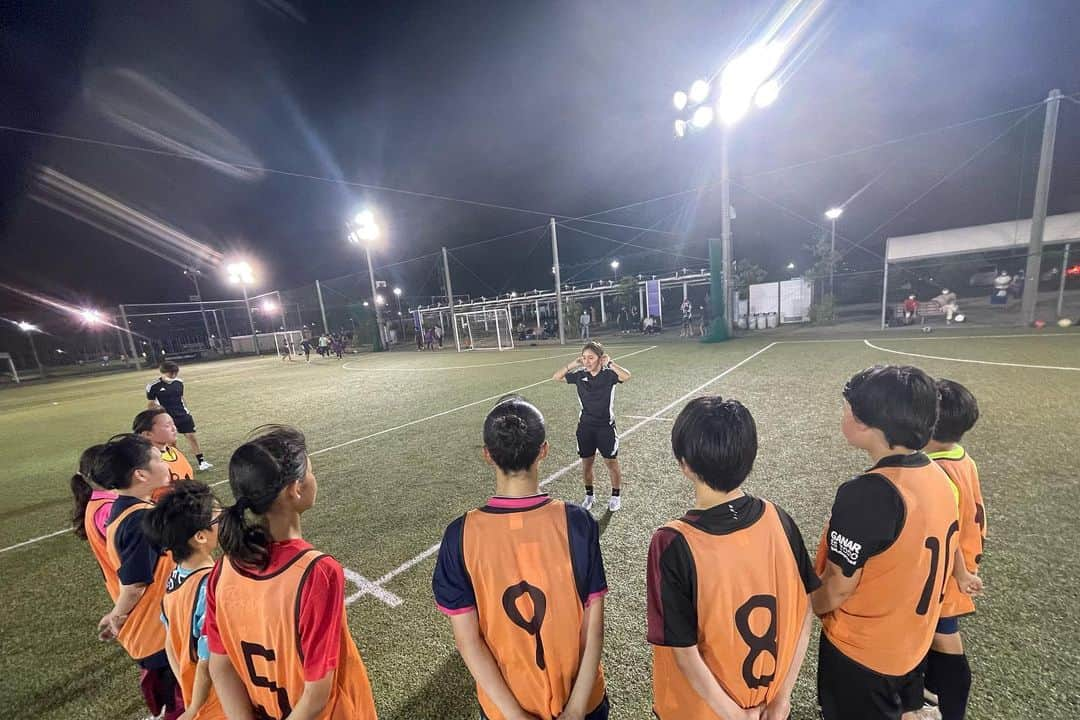 岩渕真奈さんのインスタグラム写真 - (岩渕真奈Instagram)「⚽️👧🏻❤️ ⁡ 岩渕真奈スペインチャレンジセレクション ⁡ 東京、大阪、福岡 全会場終了しました！！！ ⁡ 初めての選ぶ側☑︎☑︎☑︎ いろんな観点から見て、もっと女子サッカーが発展していったらいいなと心から思いました。 ⁡ 計50人の選手達から 自分自身も学ぶ事がたくさんあった3日間。 自分の好きな事、やってて楽しい事で上を目指し、いろんな世界を知れる事。子供の時こそこの環境以上の事はないと思います！ ⁡ 夢を持って一生懸命チャレンジする姿 本当にきらきらでみんなかっこよかったです🥺💖 ⁡ 参加してくれたみなさん いろいろな方面から協力してくれたみなさん ありがとうございました🙇‍♀️✨ ⁡ いち女子サッカー選手として、これからも普及発展に向けてやれる事をやっていきたいと思います🫡⚽️ ⁡ #女子サッカー」7月4日 7時13分 - iwabuchi.m_jp