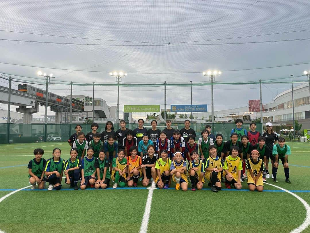 岩渕真奈さんのインスタグラム写真 - (岩渕真奈Instagram)「⚽️👧🏻❤️ ⁡ 岩渕真奈スペインチャレンジセレクション ⁡ 東京、大阪、福岡 全会場終了しました！！！ ⁡ 初めての選ぶ側☑︎☑︎☑︎ いろんな観点から見て、もっと女子サッカーが発展していったらいいなと心から思いました。 ⁡ 計50人の選手達から 自分自身も学ぶ事がたくさんあった3日間。 自分の好きな事、やってて楽しい事で上を目指し、いろんな世界を知れる事。子供の時こそこの環境以上の事はないと思います！ ⁡ 夢を持って一生懸命チャレンジする姿 本当にきらきらでみんなかっこよかったです🥺💖 ⁡ 参加してくれたみなさん いろいろな方面から協力してくれたみなさん ありがとうございました🙇‍♀️✨ ⁡ いち女子サッカー選手として、これからも普及発展に向けてやれる事をやっていきたいと思います🫡⚽️ ⁡ #女子サッカー」7月4日 7時13分 - iwabuchi.m_jp