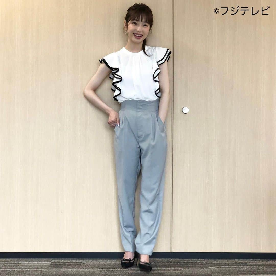 フジテレビ「めざましテレビ」さんのインスタグラム写真 - (フジテレビ「めざましテレビ」Instagram)「ファッション雑誌CanCamとコラボした お天気コーナー「きょう何着て行く？」 林佑香さんの毎日のコーデを紹介♪  7月4日（月） ★コーデ★  ・ブラウス　　@nostalgia_jp 　３１９０円 ・パンツ　　　@lagunamoon_com 　１万４３００円 ・靴　　　　　@kanematsu_official ３万３０００円  ・イヤリング　　@anemone_official 　２３１０円   ☆ポイント☆ 暑さが気になるこれからの季節は、 サラッと一枚着るだけでサマになる主役トップスが頼れます✨ 白と黒のバイカラー配色を効かせたフリルブラウスなら、 大人っぽさと可愛らしさを兼ね備えた印象に👠  #めざましテレビ #きょう何着て行く？ #林佑香 #今日のコーデ #コーデ #CanCam #今日のファッション#ootd #きょう何着て行く？は月〜金朝6時22分ごろ放送  #きれいめコーデ #きれいめカジュアル #大人コーデ #春コーデ #オフィスカジュアル #上品コーデ #アナウンサー衣装」7月4日 17時44分 - mezamashi.tv