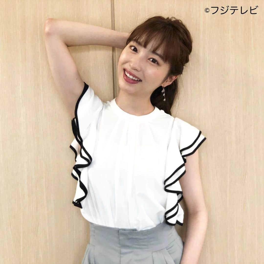 フジテレビ「めざましテレビ」さんのインスタグラム写真 - (フジテレビ「めざましテレビ」Instagram)「ファッション雑誌CanCamとコラボした お天気コーナー「きょう何着て行く？」 林佑香さんの毎日のコーデを紹介♪  7月4日（月） ★コーデ★  ・ブラウス　　@nostalgia_jp 　３１９０円 ・パンツ　　　@lagunamoon_com 　１万４３００円 ・靴　　　　　@kanematsu_official ３万３０００円  ・イヤリング　　@anemone_official 　２３１０円   ☆ポイント☆ 暑さが気になるこれからの季節は、 サラッと一枚着るだけでサマになる主役トップスが頼れます✨ 白と黒のバイカラー配色を効かせたフリルブラウスなら、 大人っぽさと可愛らしさを兼ね備えた印象に👠  #めざましテレビ #きょう何着て行く？ #林佑香 #今日のコーデ #コーデ #CanCam #今日のファッション#ootd #きょう何着て行く？は月〜金朝6時22分ごろ放送  #きれいめコーデ #きれいめカジュアル #大人コーデ #春コーデ #オフィスカジュアル #上品コーデ #アナウンサー衣装」7月4日 17時44分 - mezamashi.tv