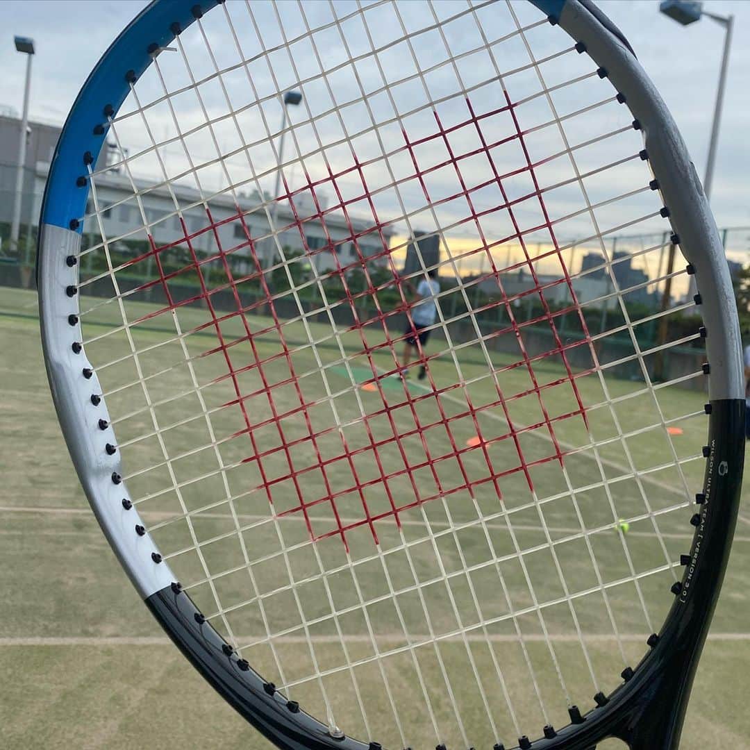 高嶋ちさ子さんのインスタグラム写真 - (高嶋ちさ子Instagram)「暑い中テニス🎾の付き添い… 一緒にやろうって言うからやったら、スタミナ切れの上、ボコボコにされた。 テニスも難しい🎾ね。」7月4日 18時13分 - chisakotakashima