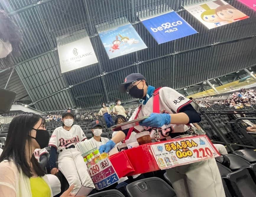 椿梨央さんのインスタグラム写真 - (椿梨央Instagram)「7月2.3日オリックスバファローズ戦⚾️ 北海道女子軟式野球チームの選手が場内スタッフを務めました！ . 初の試みという事で沢山の方々に 女子野球を知って頂けるきっかけとなり大変嬉しいです😌💕 ガールズシリーズに 女性が輝けるイベント最高でした✨ 選手も楽しかったと笑顔でしたね💓 . . . ガールズシリーズお疲れ様でした❤️‍🔥 . . . #野球 #野球女子 #女子野球 #北海道女子軟式野球　#軟式野球 #北海道日本ハムファイターズ #ファンは宝物 #ガールズシリーズ @fighters_official  @shinjo.freedom  . . . 是非一度女子野球の試合も見に来て下さいね^^」7月4日 19時04分 - rio_tbk