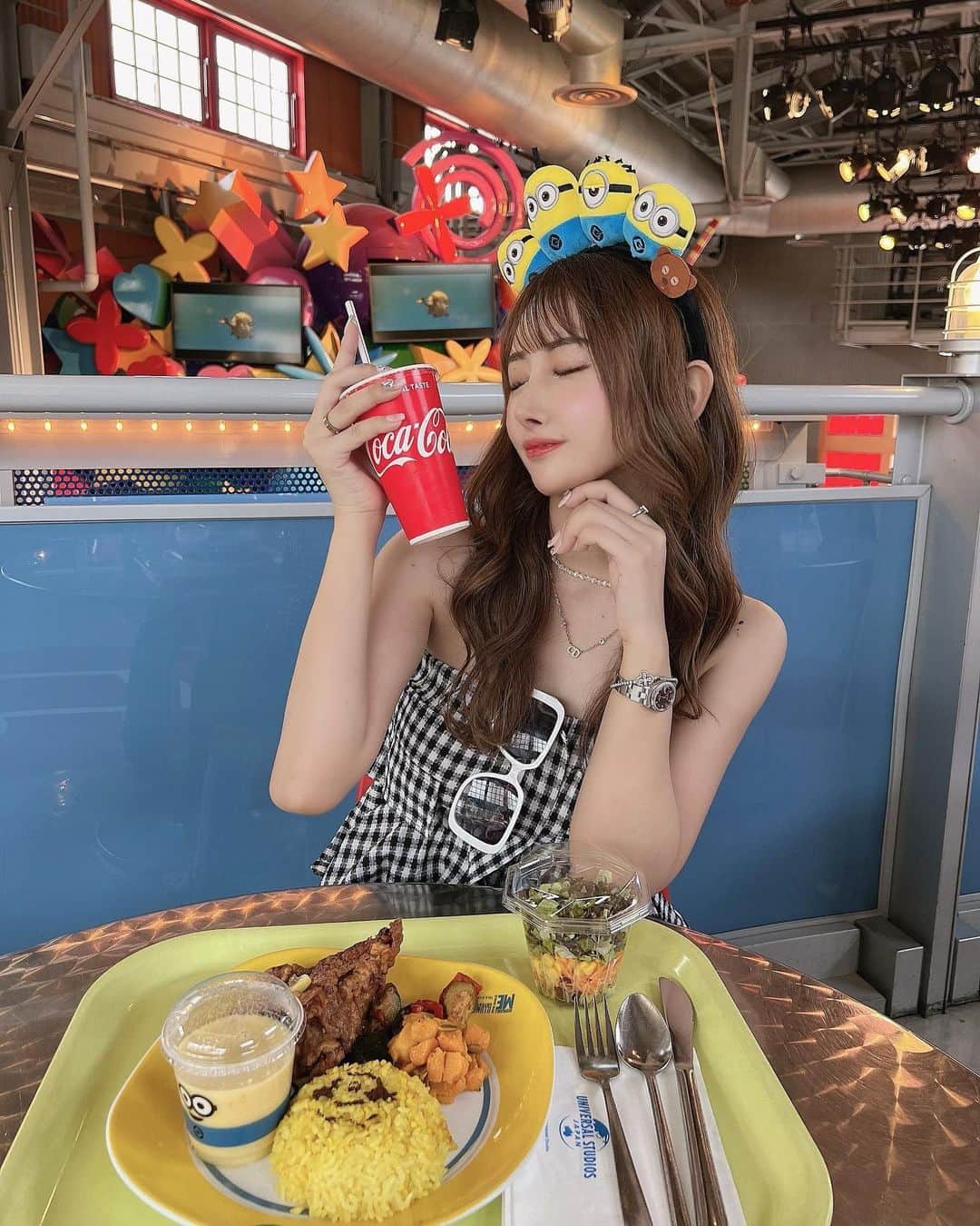 SHIHOさんのインスタグラム写真 - (SHIHOInstagram)「. . USJ🇺🇸🌺🤍 この日の写真盛れた🤳💋笑 . ミニオンのご飯可愛すぎ🍌❤︎ ここのチキン好きなの🤍🤍🤍 . . . #ユニバ #ユニバコーデ #ユニバ写真部 #ユニバデート #ユニバーサル #ミニオン #ミニオンズ #ユニバーサルジャパン #universalstudios #universalstudiosjapan #fashion #minion #minions #twins #twinscode #twinscode👭 #双子コーデ #双子」7月4日 19時20分 - cham_pipi
