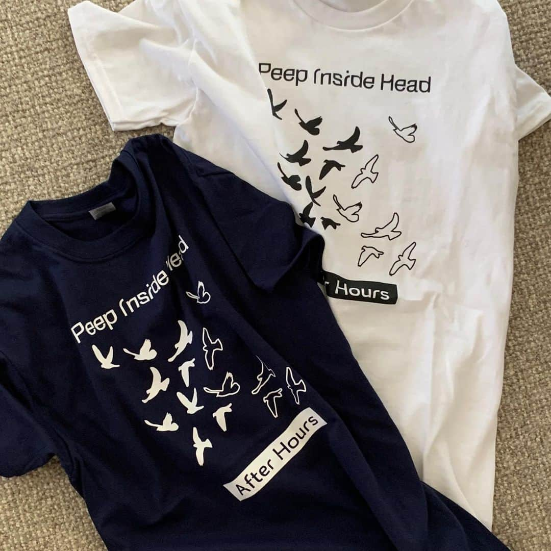 柴田ひかりさんのインスタグラム写真 - (柴田ひかりInstagram)「Tシャツ作りました！ 明後日発売🕊  PIH Summer T-shirts 発売日：7月6日（水）20:00〜 サイズ：S,M,L 価格：¥5,500（税込）  YouTubeの方でも全部着ているので参考にしてください🌝  Sサイズ 身丈66cm / 身幅：49cm / 肩幅44cm / 袖丈19cm  Mサイズ 身丈70cm / 身幅52cm / 肩幅47cm / 袖丈20cm  Lサイズ 身丈74cm / 身幅55cm / 肩幅50cm / 袖丈22cm」7月4日 19時46分 - shibatahikari