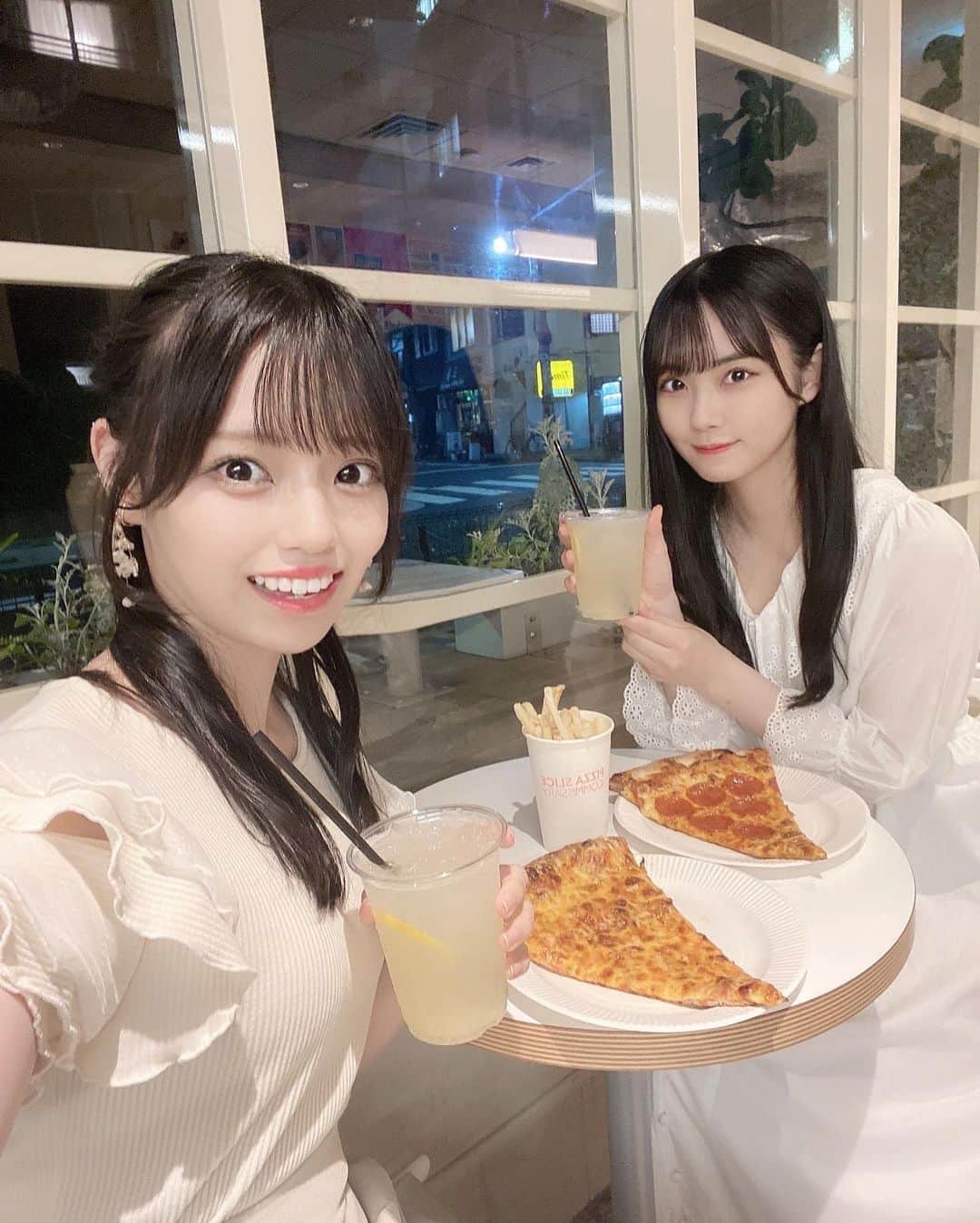 岩田陽菜さんのインスタグラム写真 - (岩田陽菜Instagram)「さらぴと行ったのでした˘ᵕ˘ 🍕♪🍴 ⁡ チーズ濃厚で美味しかった🧀 ⁡ ⁡ ⁡ #東京#カフェ#Tokyo#日本橋#日本橋カフェ #COMMISARY#COMMISARYNIHONBASHI#ピザ#pizza#cheese#チーズ#Cafe#カフェ巡り#東京カフェ巡り#tops#olivedesolive#skirt#ロングスカート#fashion#Summerfashion#ヘアアレンジ#ハーフアップ」7月4日 21時36分 - hina_naso_stu48