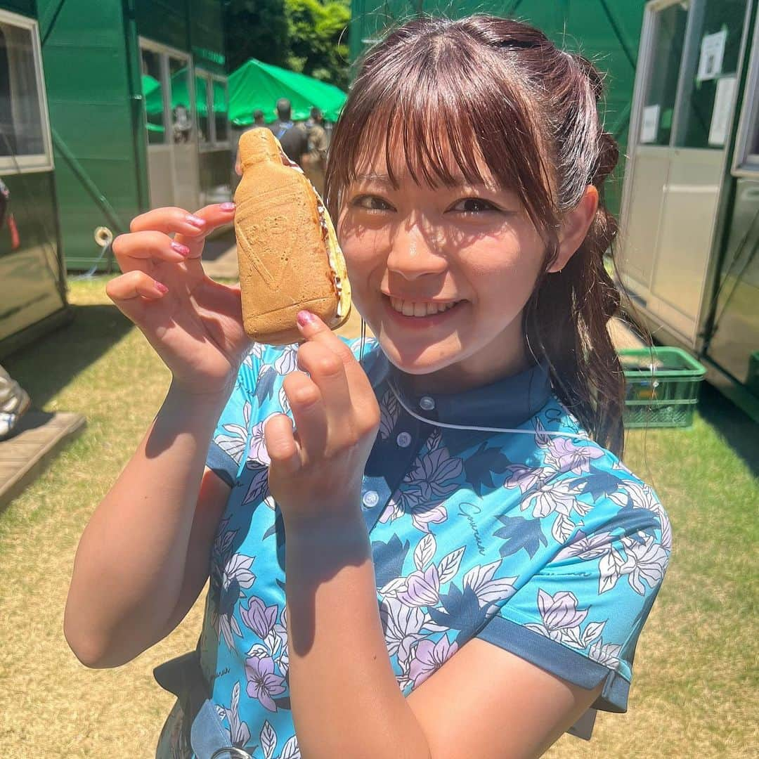 山内鈴蘭さんのインスタグラム写真 - (山内鈴蘭Instagram)「だいすき萌寧ちゃん🤭❤️ アースモンダミンカップのホールアウト後にわざわざ会いにきてくれたの😭 ． 眩しくて二人とも目細い。笑 ． そして髪型どしたの？ って言われたけど🤣🤣笑 ． またゆっくりお話しながらご飯行きたいなー🤤🎉去年のお祝いもまだ出来てないから、次は盛大にパーっと！だね❤️ ． 今年もまだまだ暑い日が続くから 熱中症気をつけてね🥰 ． 皆さん！ 稲見萌寧ちゃんを応援しましょうーーー❤️❤️❤️ ． ． はぁ 本当に笑顔がかわいいだ。 ． ． #女子ゴルフ #ゴルフ #稲見萌寧 プロ #LPGA #女子プロゴルファー #ゴルフウェア #gorurun #アースモンダミンカップ #ゴルフ女子 #ゴルフ好き #応援」7月4日 22時03分 - xxsuzuranxx