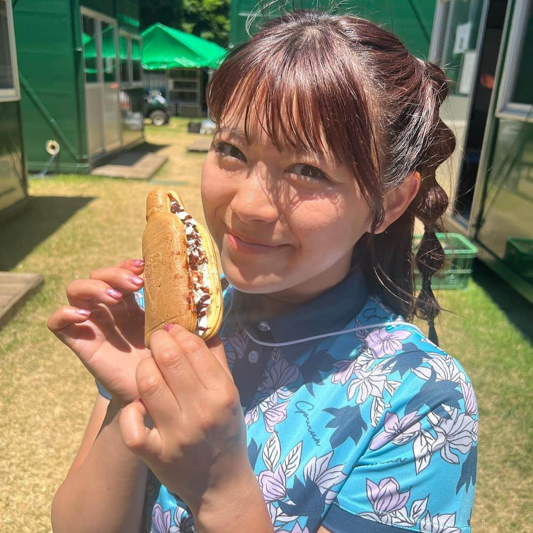 山内鈴蘭さんのインスタグラム写真 - (山内鈴蘭Instagram)「だいすき萌寧ちゃん🤭❤️ アースモンダミンカップのホールアウト後にわざわざ会いにきてくれたの😭 ． 眩しくて二人とも目細い。笑 ． そして髪型どしたの？ って言われたけど🤣🤣笑 ． またゆっくりお話しながらご飯行きたいなー🤤🎉去年のお祝いもまだ出来てないから、次は盛大にパーっと！だね❤️ ． 今年もまだまだ暑い日が続くから 熱中症気をつけてね🥰 ． 皆さん！ 稲見萌寧ちゃんを応援しましょうーーー❤️❤️❤️ ． ． はぁ 本当に笑顔がかわいいだ。 ． ． #女子ゴルフ #ゴルフ #稲見萌寧 プロ #LPGA #女子プロゴルファー #ゴルフウェア #gorurun #アースモンダミンカップ #ゴルフ女子 #ゴルフ好き #応援」7月4日 22時03分 - xxsuzuranxx