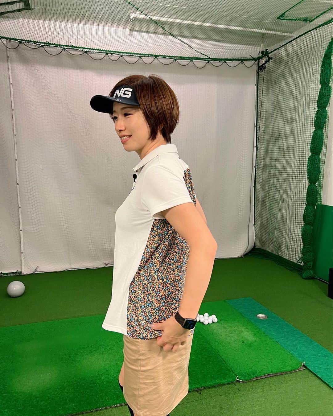 勝又優美さんのインスタグラム写真 - (勝又優美Instagram)「皆さまこんばんは😃 今日は月曜日！夕刊フジの日でした！ 毎週月曜日は夕刊フジでゴルフレッスンをご覧ください😆 よろしくお願いします☺️  今回のBEAMS GOLFウェア、おススメはこちら💁‍♀️ 襟の裏まで花柄☺️🌸↓  https://www.beams.co.jp/item/beamsgolf/shirt/83020344444/?color=19  夕刊フジは電子版もおすすめ！ フルカラーでバックナンバーも読めます😆  夕刊フジ電子版はこちら↓ https://denshi.sankei.co.jp/application/fuji.html  新YouTubeチャンネル↓ https://youtu.be/OpgpL4tJovY  LPGAオフィシャルYouTubeチャンネル↓ https://youtu.be/t2HVNHLcfIw  #夕刊フジ #pinggolf #beamsgolf  #フジクラシャフト #勝又優美 #ゴルフ #ゴルフ女子 #golf #ゴルフコーデ #ゴルフウェア #ゴルフ女子コーデ #ゴルフレッスン #golfstagram」7月4日 22時56分 - yumi.katsumata