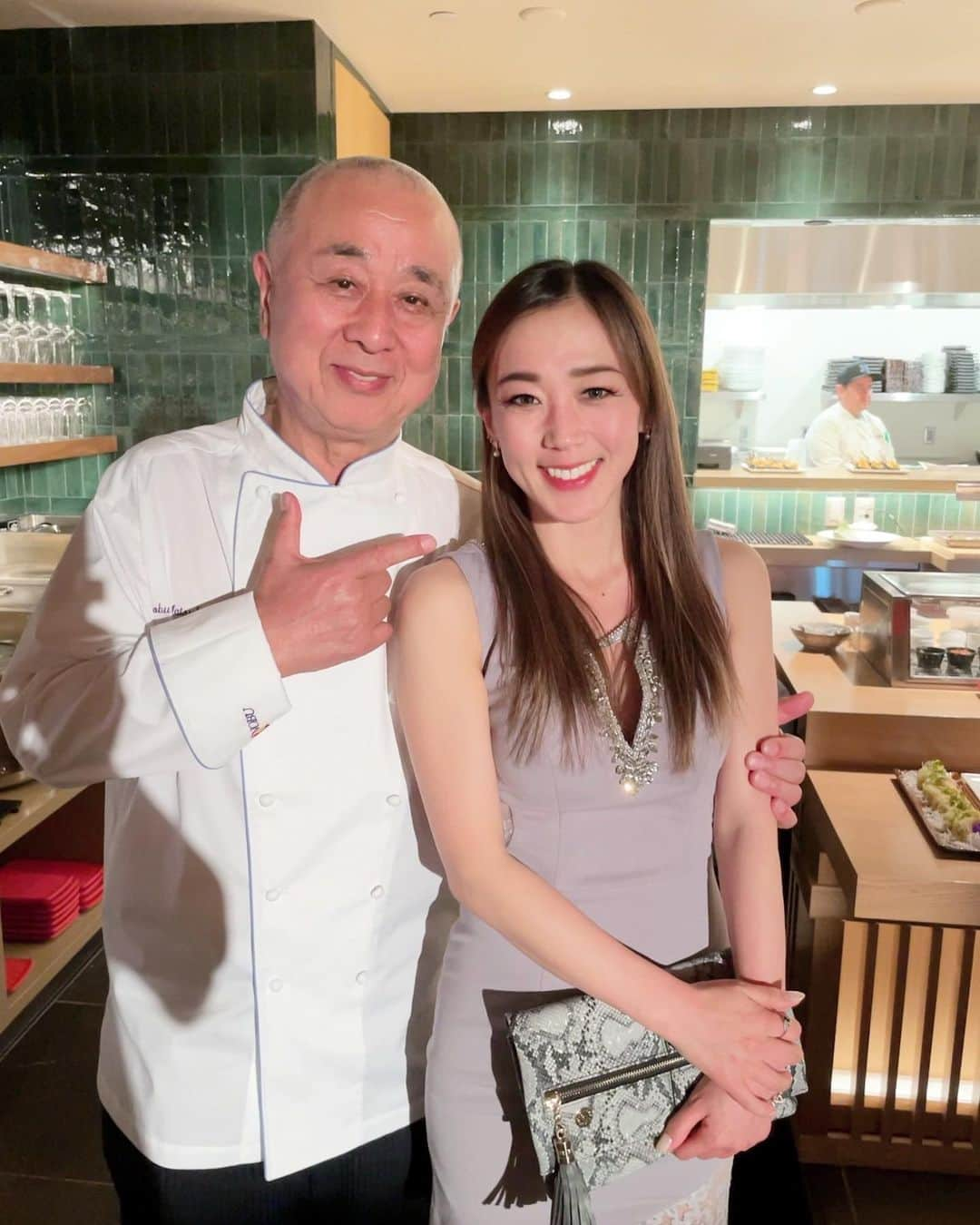 村主章枝さんのインスタグラム写真 - (村主章枝Instagram)「Nobu restaurant is one of my favorite Japanese restaurants. Not just their amazing food but also Nobu’s family warm heart and hospitality.  Nobu is the top chef in the world but he never forget to thank to his partners and team. Thank you for being my mentor in my life.  ノブレストランは私のお気に入りの日本食レストランの1つです。料理だけでなく、ノブファミリーの温かい心とおもてなしも素晴らしいです。  ノブさんは世界一の料理人ですが、パートナーやチームに感謝することを忘れません。私にとっては、師匠であり、大切な親友です！ #lasvegasfood  #lasvegasrestaurants  #ラスベガス生活  #ラスベガスグルメ」7月5日 0時58分 - fumie.suguri