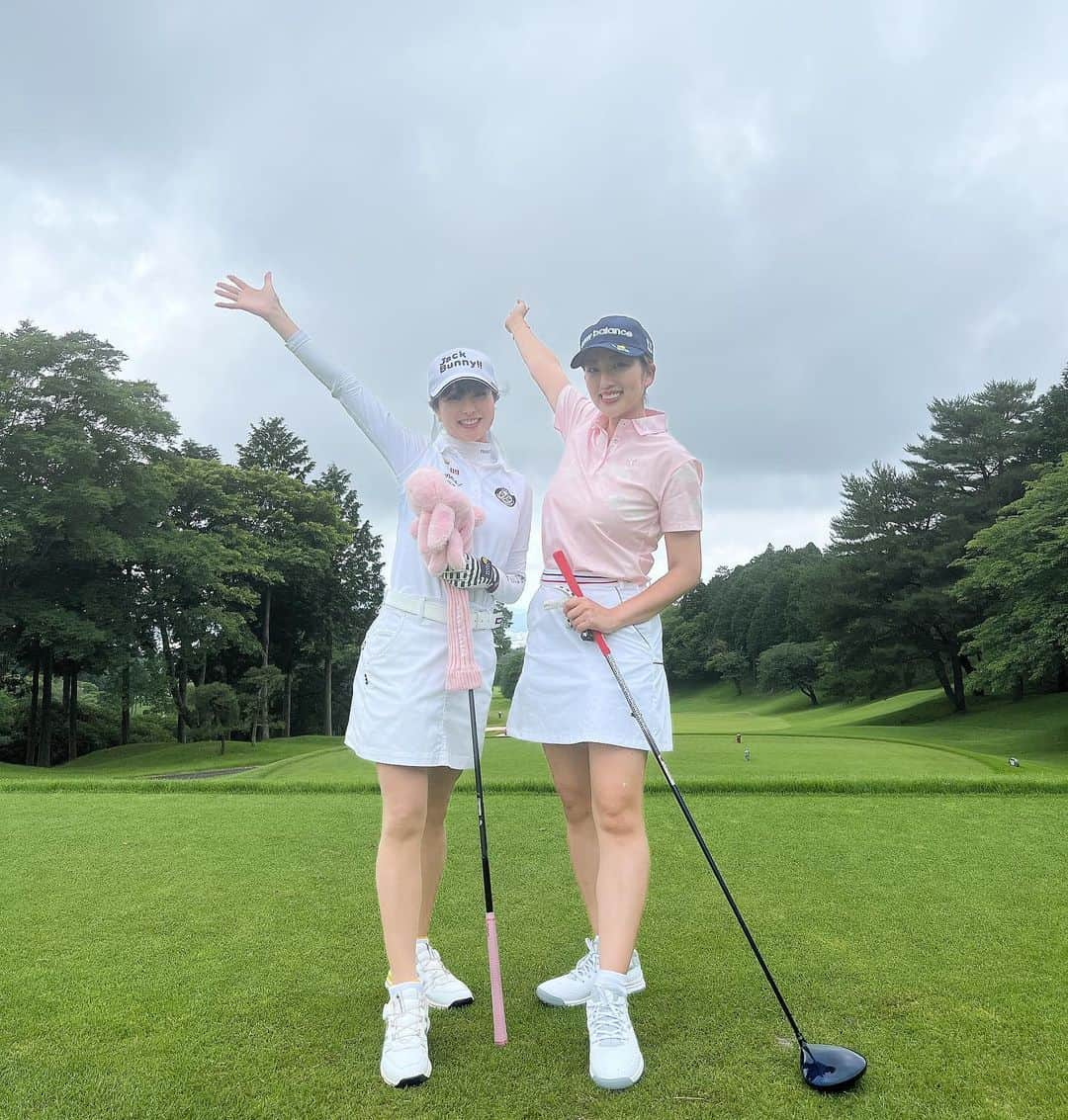 庄司ゆうこさんのインスタグラム写真 - (庄司ゆうこInstagram)「かよさんと静岡でゴルフ⛳️✨ 涼しくてちょうどいい気候でした⭐️ 難しいコースでスコアボロボロだったけどメンバーが最高すぎて楽しかったぁー❤️ 今月にある番組でゴルフロケがあるから練習しないとだー😭✨ ウェアとシューズは @pumagolf_japan  ウェアが軽くて着心地抜群！ シューズもめちゃくちゃ履きやすい🥺足が全く疲れなかった🤗  #ゴルフ#ゴルフ女子#ゴルフウェア#puma#ゴルフ好きな人と繋がりたい #グランフィールズカントリークラブ」7月5日 7時12分 - yuko.shoji