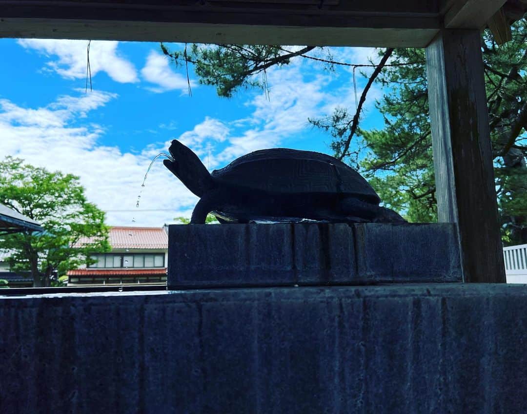 窪塚洋介さんのインスタグラム写真 - (窪塚洋介Instagram)「隠岐島 体も心も頭も満たされる旅ですた✨ ほんとにいいところだなあ。 ご縁に感謝🙏  必ずまた来よう😁  #kusuburuhouse」7月5日 9時36分 - yosuke_kubozuka