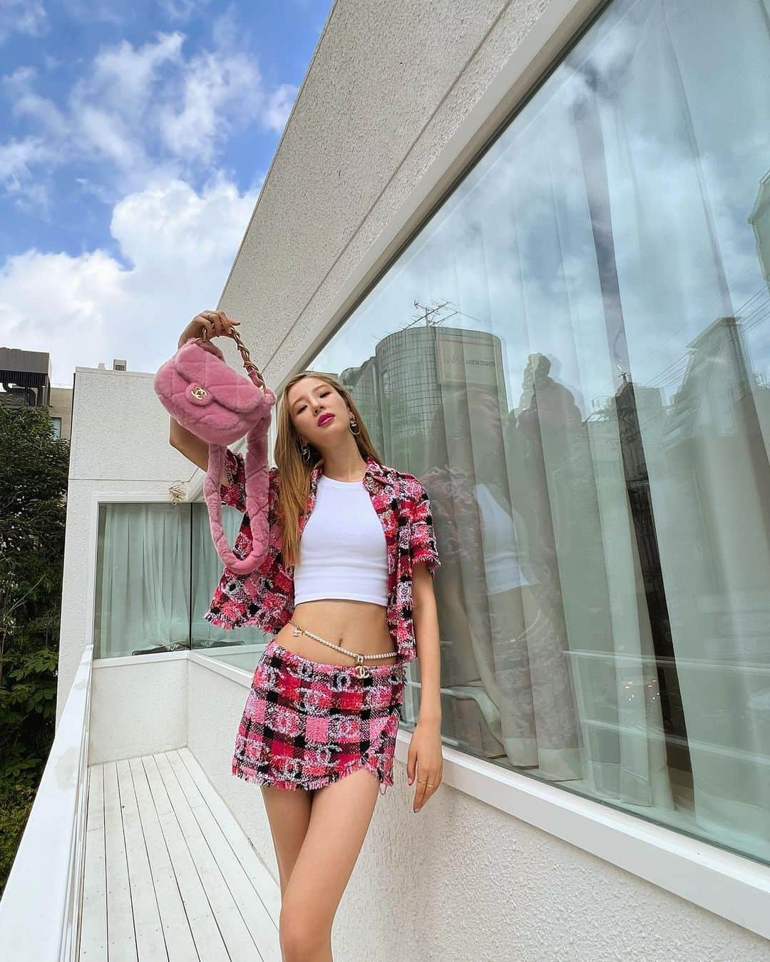 アイリーン・キムさんのインスタグラム写真 - (アイリーン・キムInstagram)「It’s a CHANEL hot girl summer✨  샤넬이 2022/23 가을-겨울 오뚜 꾸뛰르 컬렉션 쇼 영상을 7월 5일 한국시간 오후 9시에 CHANEL.COM오르 통해 공개됩니다💖  #광고 @chanelofficial #CHANELHauteCouture #샤넬」7月5日 9時52分 - ireneisgood