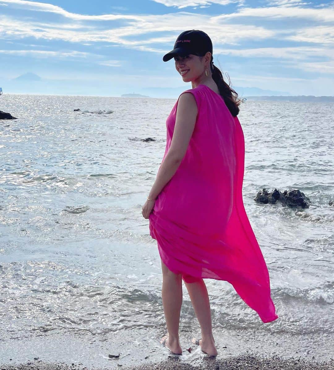 中林美和さんのインスタグラム写真 - (中林美和Instagram)「@amerivintage 💗 前から見たらオールインワン、 後ろから見たらワンピース。 風の強いビーチ沿いにもばっちりでした。 今年は何回 行けるかな🏖💕  #amerivintage#summer#beach」7月5日 10時24分 - miwanakabayashi