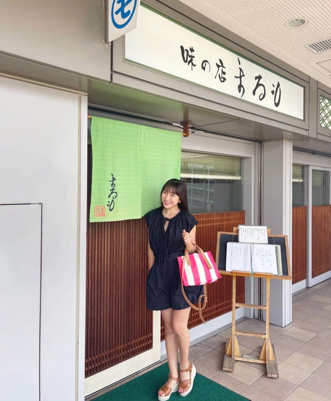 小川ひとみさんのインスタグラム写真 - (小川ひとみInstagram)「まるも🍣 神戸和田岬の中央卸売市場にある お寿司屋さん 家族で幼い頃から通っている お寿司屋さんの一つなのですが 本当に美味しい🙏 今日は両親とランチに訪れました🥰 父が昔、淡路島の病院に勤めていた頃 この辺りからフェリーが出ていたようで まるもで朝早くにお寿司を食べてから 出勤していたそう⛴💭✨ 今はとても綺麗なお店に生まれ変わったけれど 私たちが通い始めた頃は The！卸売市場な雰囲気の お寿司屋さんだったので思い出深い場所です✨ 神戸は美味しいもので溢れてる 感謝だね❤️‍🔥  まるも 神戸市兵庫区中之島1-1-4 ☎︎078-671-3555 #神戸 #お寿司 #まるも」7月5日 16時24分 - hitomy220