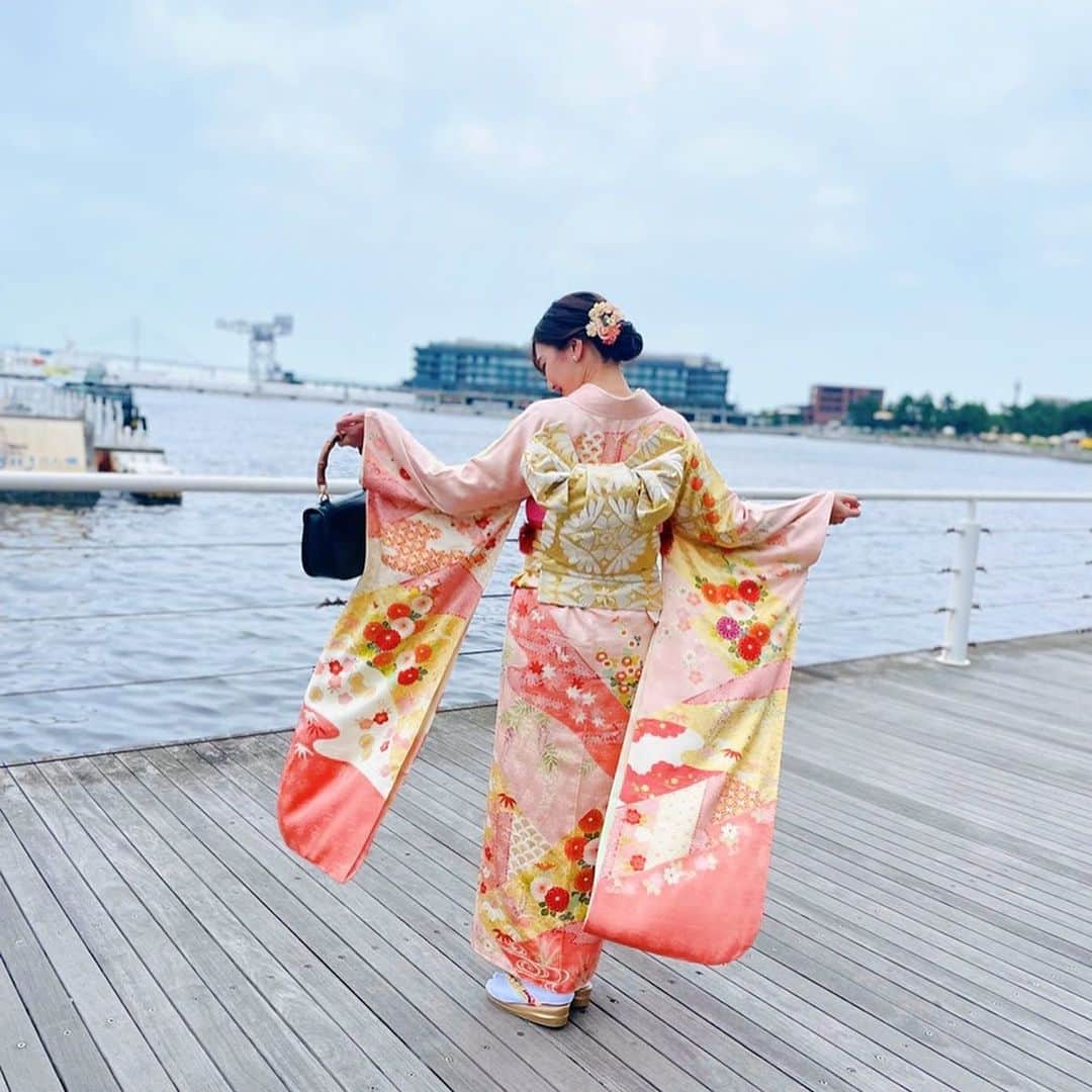小澤陽子さんのインスタグラム写真 - (小澤陽子Instagram)「𝚒𝚗 𝚙𝚛𝚒𝚟𝚊𝚝𝚎❁  最近、地元横浜で着物を着る機会がありました🚢💙 久々に成人式の時の振袖を引っ張り出して…👘  結婚式出席には品格を上げてくれるし、 自分自身も気分が上がります☺️  日本人として、もっと頻繁に着たいなぁ💭  #日本人 #和 #japan #Yokohama #着物　#kimono #👘」7月5日 19時21分 - yoko.ozawa729