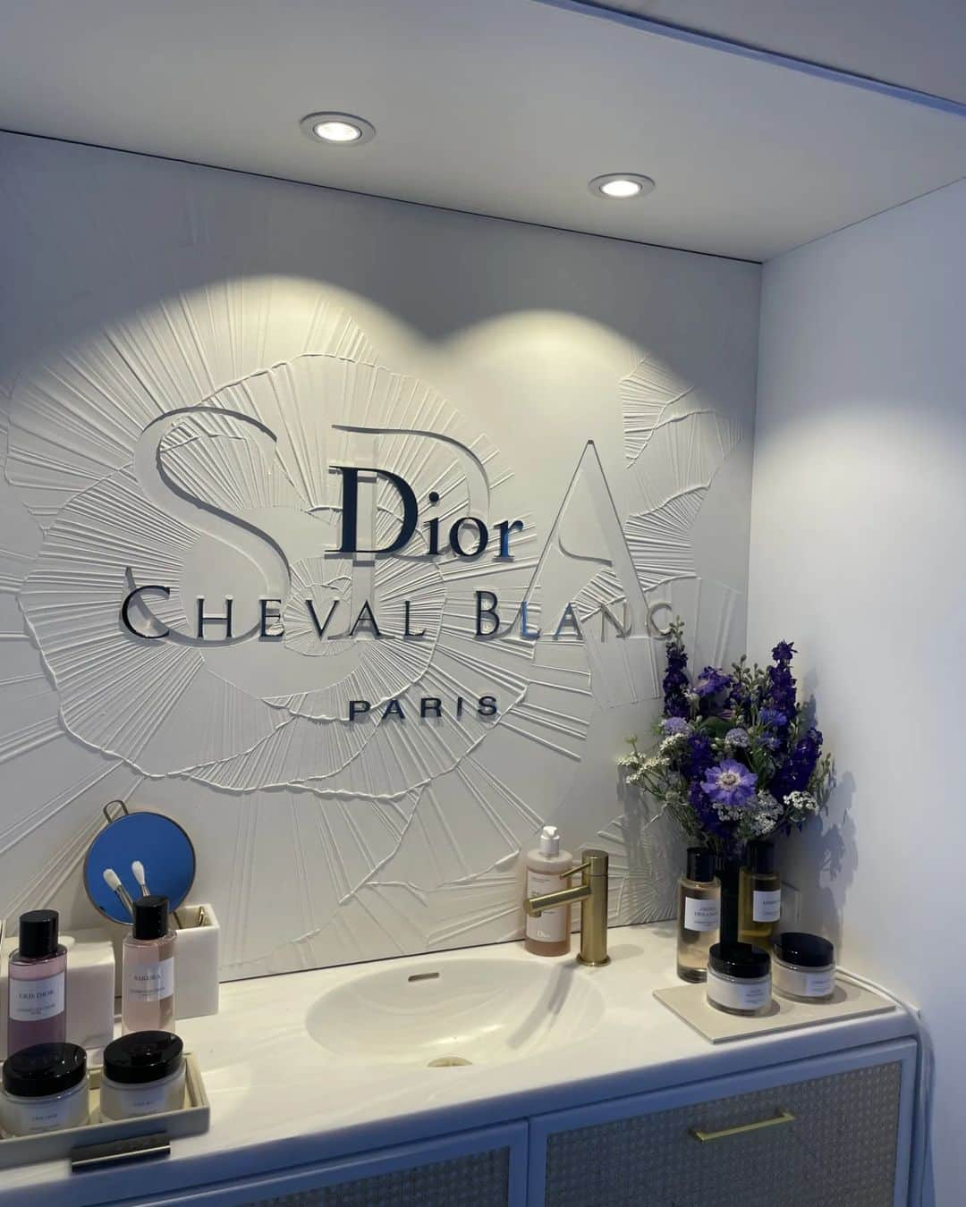 キム・ヨナさんのインスタグラム写真 - (キム・ヨナInstagram)「Cruise spa in Paris! Merci, dior beauty❤️  #diorprestige #diorskincare #diorspachevalblanc  #디올프레스티지 #디올스킨케어 #로즈앰플세럼 @dior」7月6日 4時01分 - yunakim