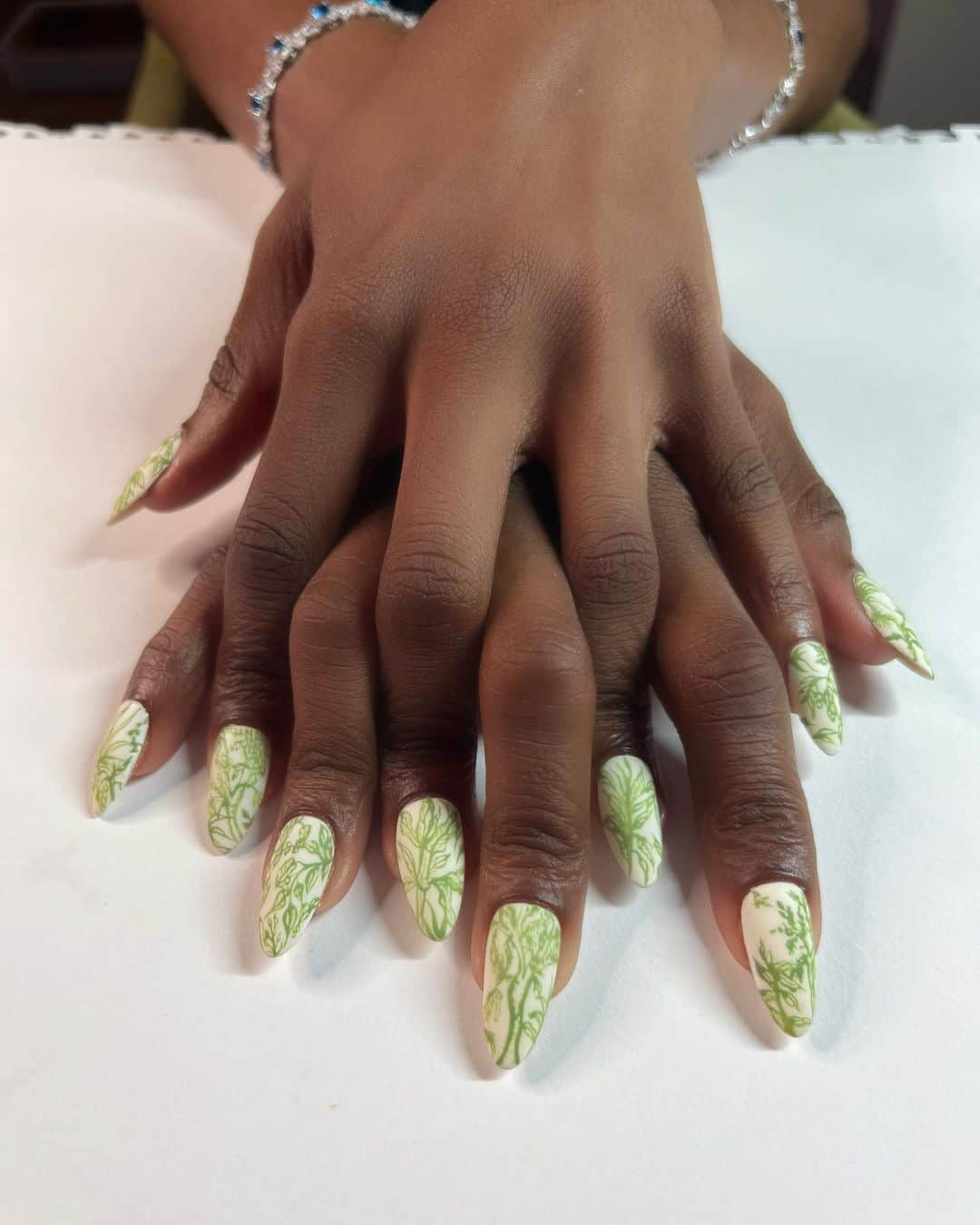 Mei Kawajiriさんのインスタグラム写真 - (Mei KawajiriInstagram)「Wall printed painting nails🌿🌱🌴🌳healthy mood 🌴🌵🌱 @parkerkithill #nailsbymei」7月6日 7時54分 - nailsbymei