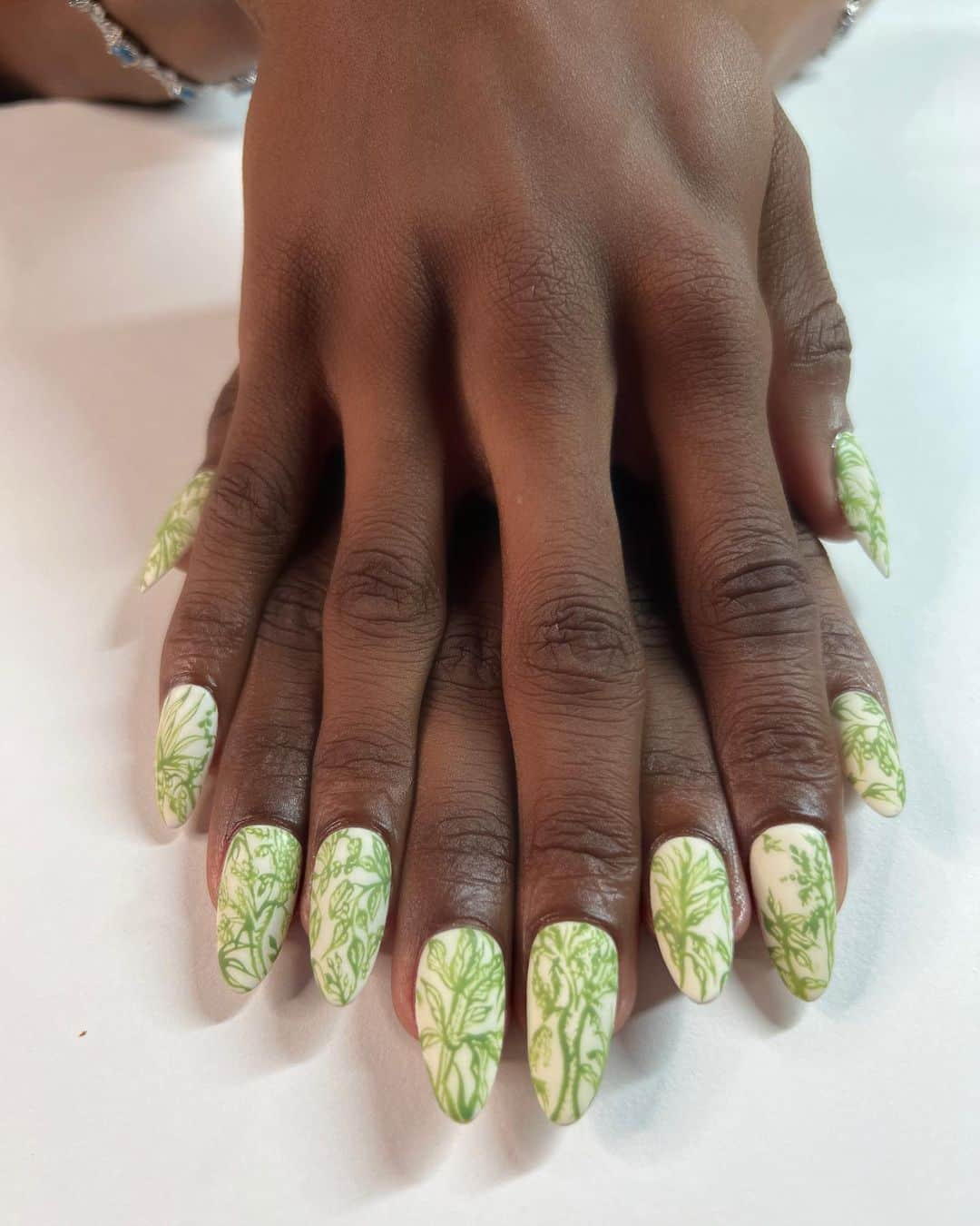 Mei Kawajiriさんのインスタグラム写真 - (Mei KawajiriInstagram)「Wall printed painting nails🌿🌱🌴🌳healthy mood 🌴🌵🌱 @parkerkithill #nailsbymei」7月6日 7時54分 - nailsbymei