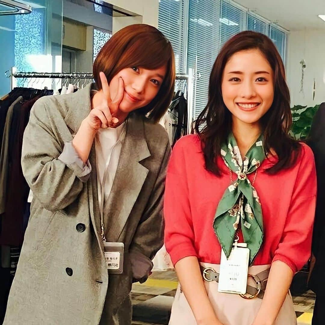 石原さとみ　ファンアカウントさんのインスタグラム写真 - (石原さとみ　ファンアカウントInstagram)「石原さとみさん×本田翼さん集 #石原さとみ さん #本田翼 さん #校閲ガール #河野悦子 #地味にすごい校閲ガール河野悦子  #オフショット #ツーショット #前髪なし #ヘアアレンジ #笑顔 #可愛い」7月6日 10時25分 - ishihara_satomi719