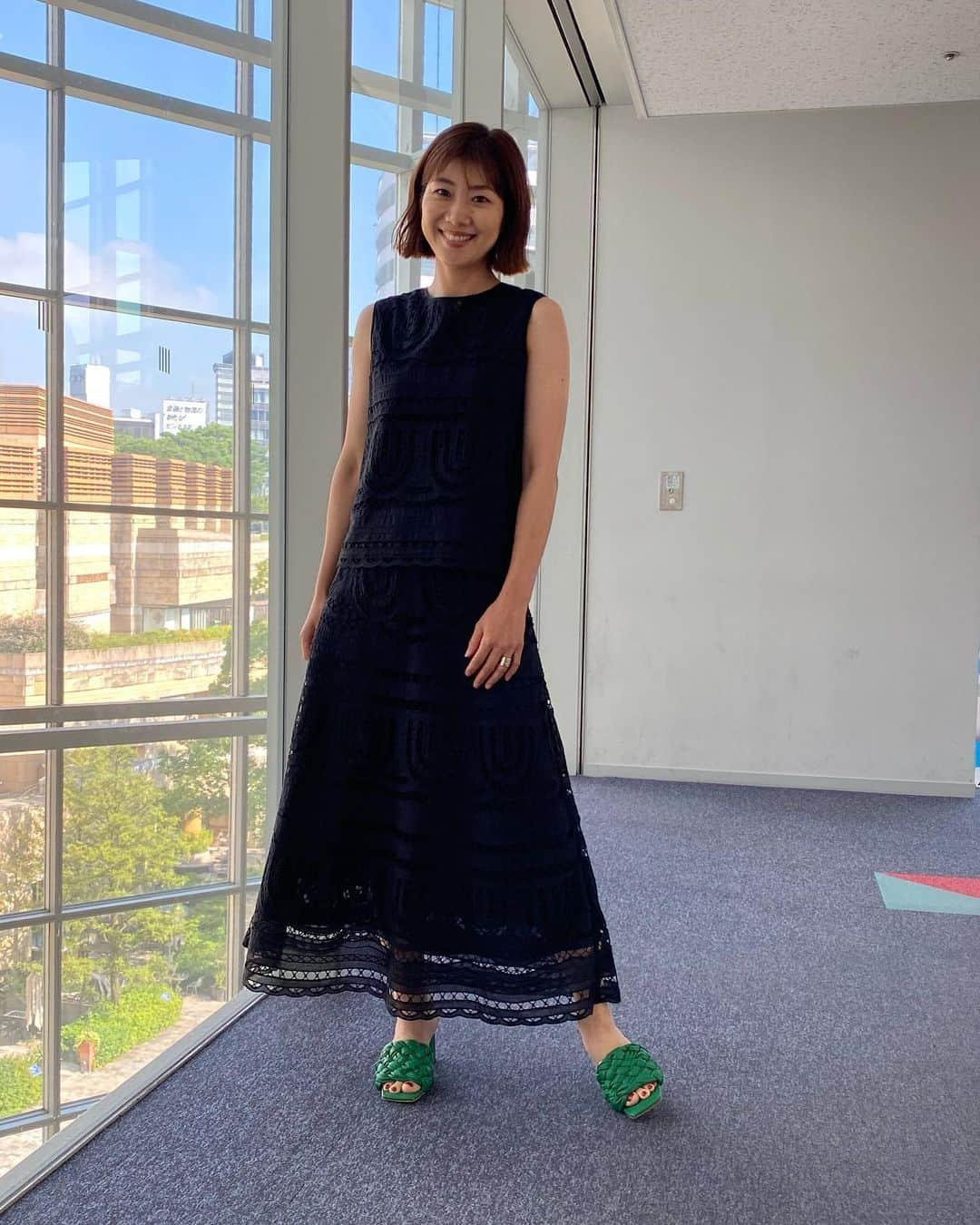 潮田玲子さんのインスタグラム写真 - (潮田玲子Instagram)「先週と今週のグッドモーニングの衣装です！  黒い衣装 トップス.スカート @theory_luxe_official  ピアス @room403_official  サンダル @randa_pic  水色のワンピース ワンピース @akrisofficial  ピアス @room403_official  サンダル @randa_pic  すっかり夏ですね〜👗 皆さん体調管理しっかり頑張りましょうねー🙆‍♀️🙏  早寝早起きバランスの良い食生活に睡眠が鉄則ですよ〜🫣🙏  暑さに負けず免疫力アップ⤴️  #グッドモーニング #衣装紹介 #火曜日」7月6日 11時31分 - reikoshiota_official