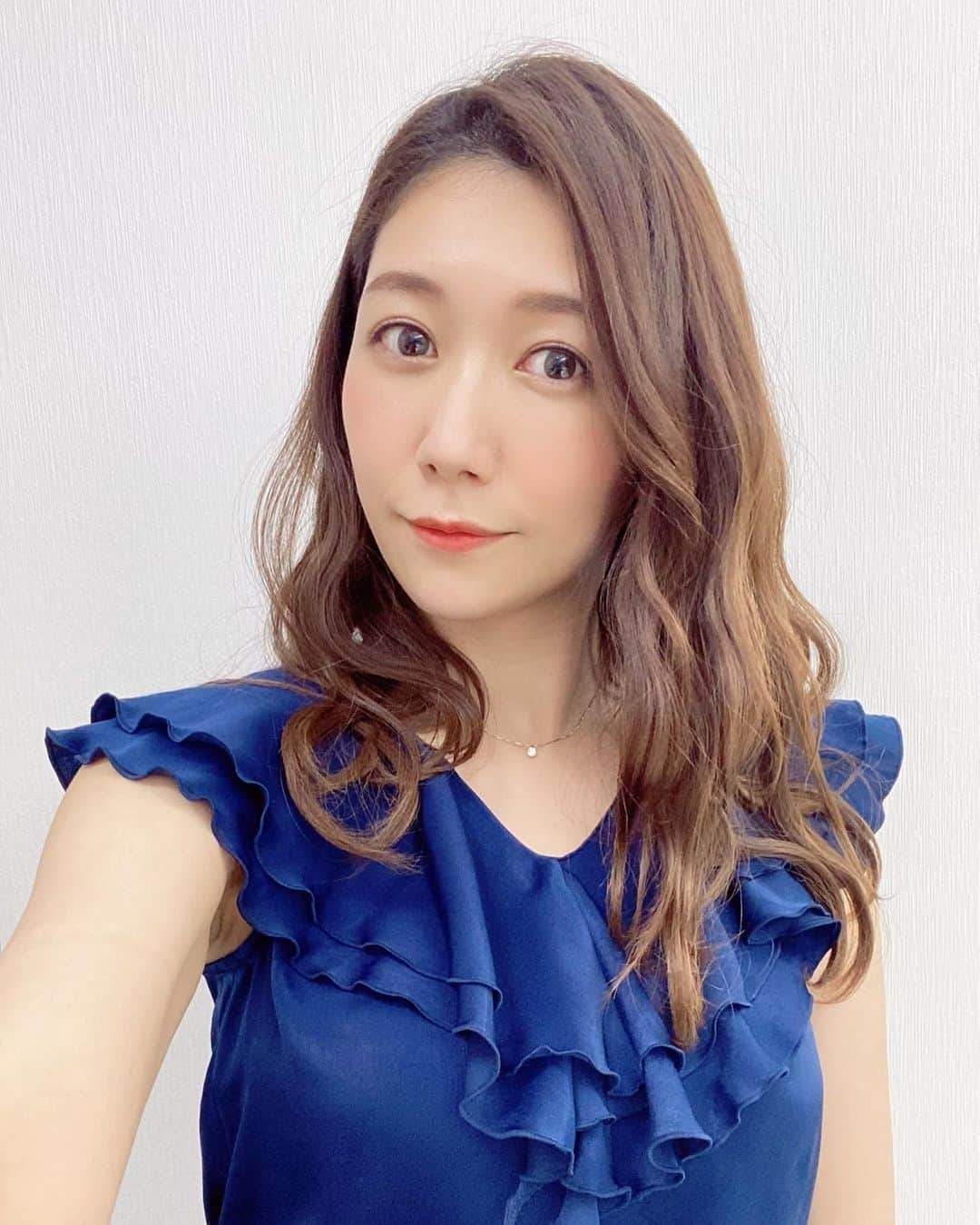 穂川果音さんのインスタグラム写真 - (穂川果音Instagram)「hairstyle  巻き下ろしスタイルだよ〜😊  earring→ @osewaya_official  #ナチュラルヘア #大人めコーデ #ダウンスタイル　#イヤリング　#ゆる巻きヘア　#アベプラ　#お天気お姉さんコーデ　#大人めヘアアレンジ #ゆる巻き #大人めヘアアレンジ　#hairstyle #hairarrange #earrings」7月6日 12時01分 - hokawakanonn