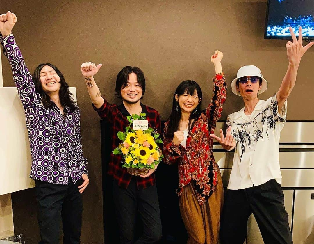 関根史織さんのインスタグラム写真 - (関根史織Instagram)「山中さわお 「Muddy comedy tour」ファイナル 渋谷 Spotify O-EAST  ツアーにお越しくださったみなさま 本当にありがとうございました とても良いツアーでした！  またこのメンバーで演奏できる日があったら良いなと思います  そしてまたみなさまに会える日を楽しみに頑張りたいー  #山中さわお #楠部真也 #木村祐介 #関根史織」7月6日 12時10分 - sekine_bbb