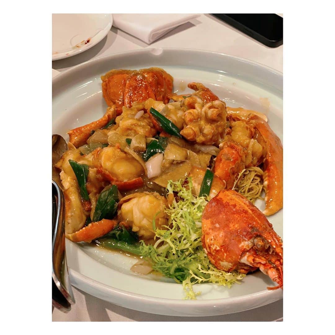 秋元玲奈さんのインスタグラム写真 - (秋元玲奈Instagram)「ロンドンに来て迎えた最初の誕生日🎂🎊 着いてばかりのバタバタでしたが、私が昔住んでいた時に家族とよく行っていた思い出の中華料理に連れて行ってもらいました☺️✨ 当時まだ好き嫌いが多くて食べられなかったロブスターあんかけそば🦞、やっと食べられました😆 #london🇬🇧  #londonlife #royalchina  #37thbirthday」7月6日 16時57分 - rena_akimoto