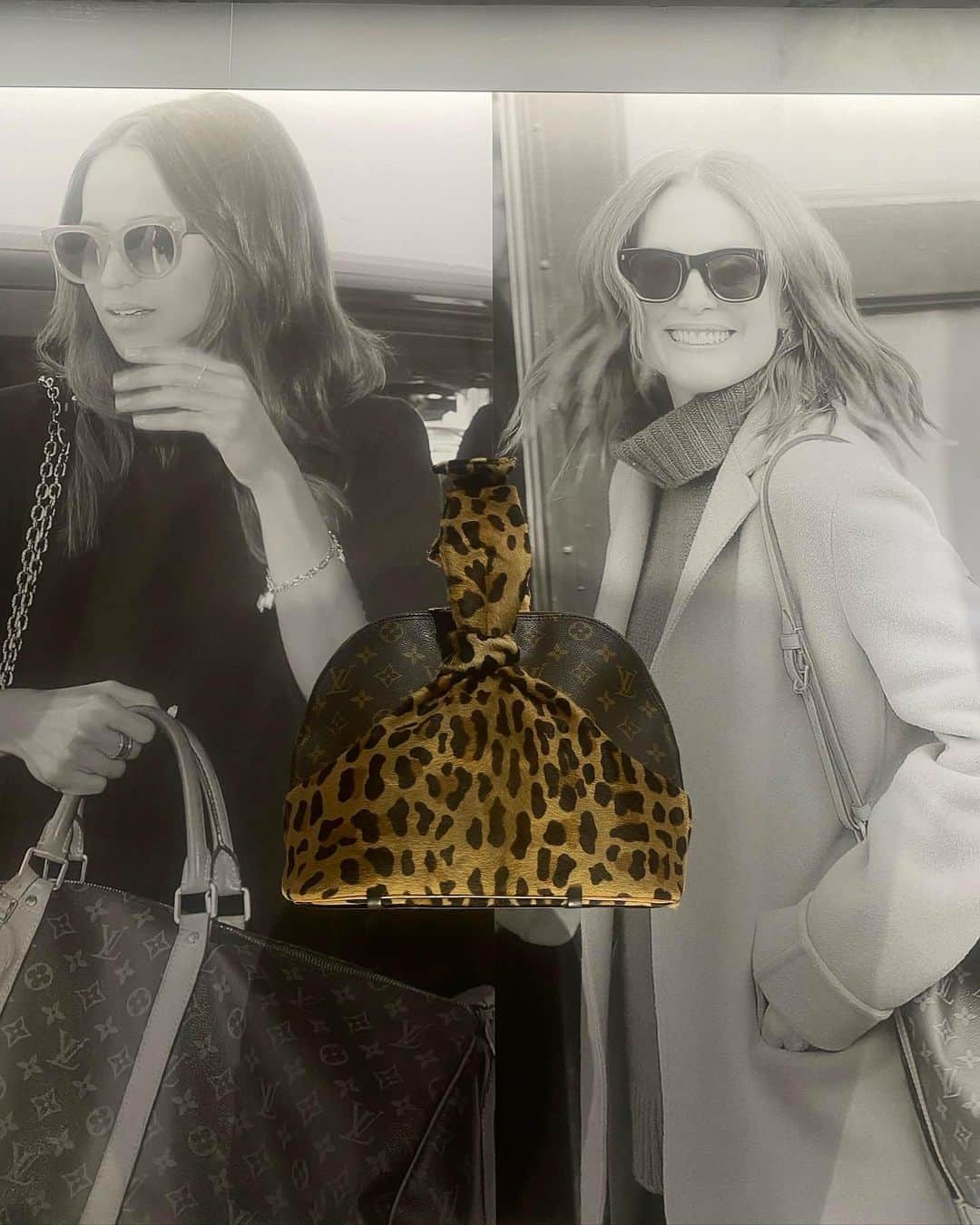 佐藤晴美さんのインスタグラム写真 - (佐藤晴美Instagram)「LOUIS VUITTON 『SEE LV』展へ✨  @louisvuitton の 160年に及ぶ歴史が一堂に❤︎  素敵な衣装で お邪魔させていただきました☺️  #SEELV #LOUISVUITTON #LVFashion」7月6日 20時13分 - sato_harumi__official