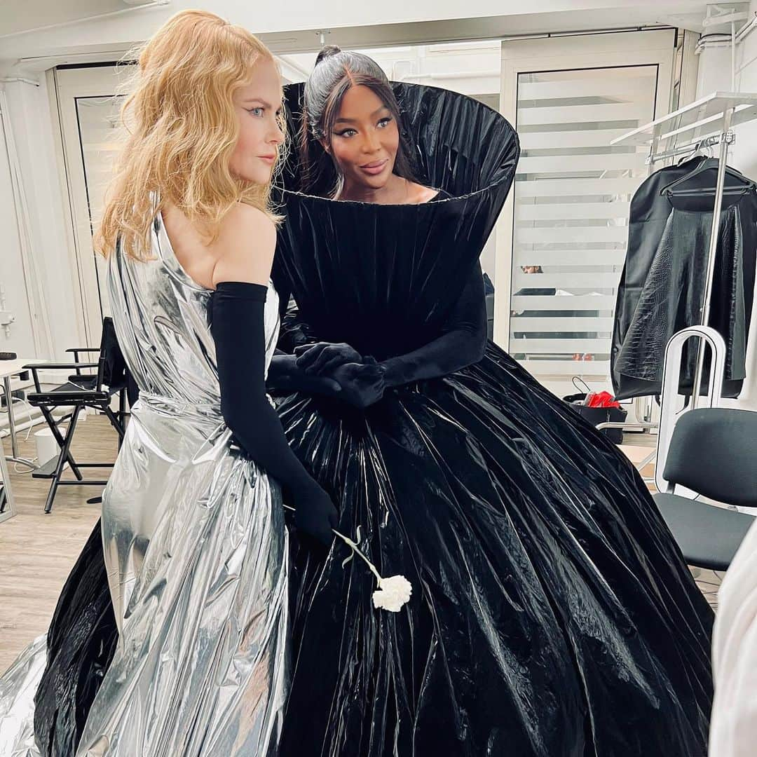 ニコール・キッドマンさんのインスタグラム写真 - (ニコール・キッドマンInstagram)「Love her ❤️ @Naomi #Balenciaga」7月6日 23時57分 - nicolekidman