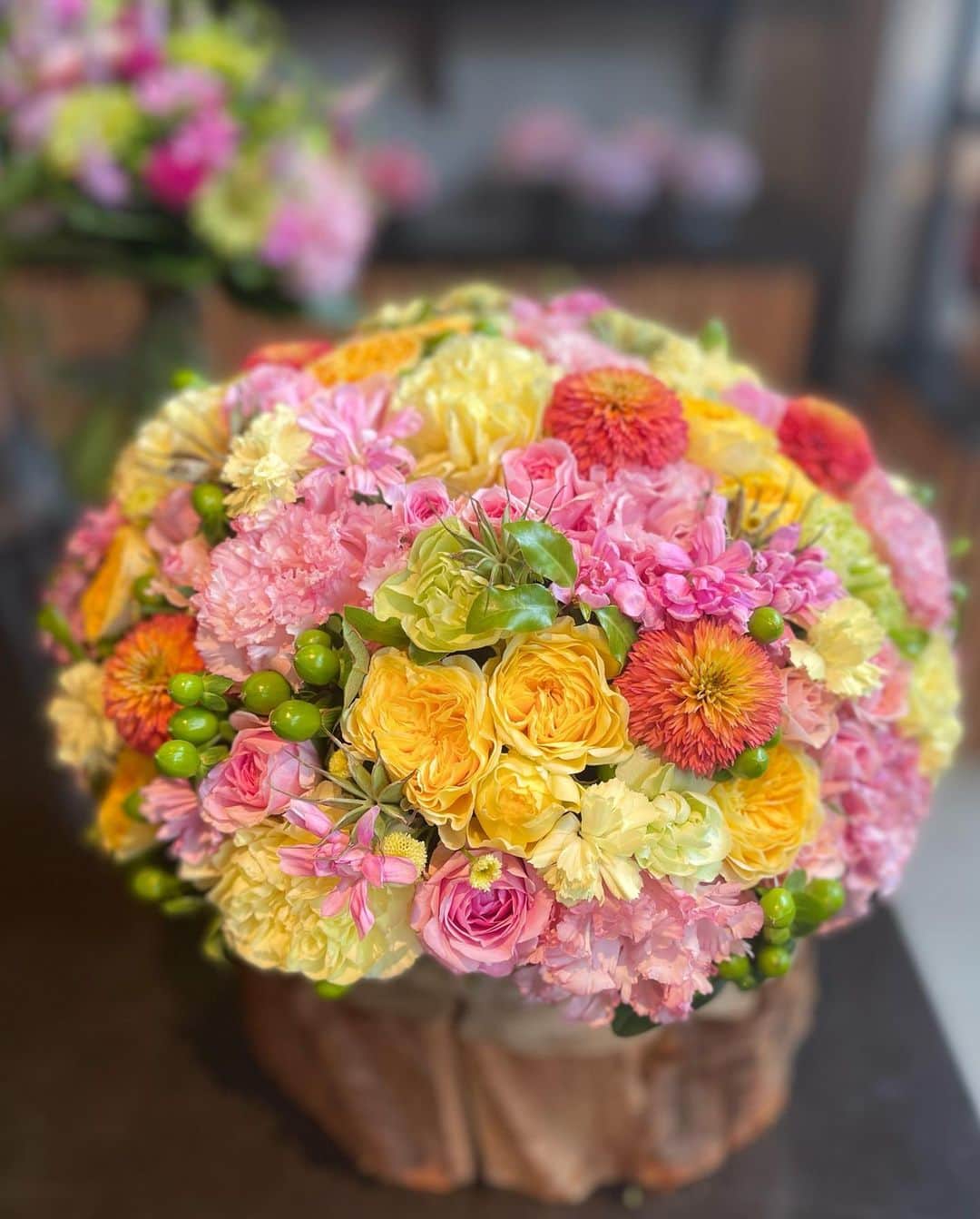 加藤夏希さんのインスタグラム写真 - (加藤夏希Instagram)「来たかったお花屋さんとカフェのお店🌸 店内広がるお花の優しい香りに、ボテロ展のようなまん丸なかわいいお花たち🌼癒されながら美味しくいただきました！ カメラマン:あっこ(@ag4559) 可愛く撮ってくれてありがとう♪ #ECLATROIS #エクラトロワ #chapeaud'O #シャポードオー」7月7日 8時26分 - natsukikato_official