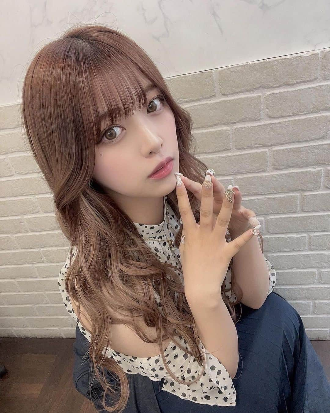 美女naviさんのインスタグラム写真 - (美女naviInstagram)「【美女navi ☻*】ロングしか勝たん🥰 * * 今回ご紹介させていただく方は❤️ MaRᴜRi さん ▶️▷ @maruridayo * * # Repost . . ロング復活✌️👖 あと服も新しいの可愛くない？🤍 #ロングしか勝たん . . MaRᴜRi さん のアカウントには 他にも素敵な投稿が(*´﹀`) ぜひ覗いてみてくださいね🧡 * * * 美女navi掲載希望の方は⇒ @bijo_navi ❤️と # 美女ナビ , # 美女navi タグ付け * 10代限定姉妹アカウント 美少女navi掲載希望の方は⇒ @bishojo_navi 💛と # ビショウジョナビ タグ付け * お願いします✨✨ * * 次回もお楽しみに...😍 * * #ヘアスタイル #エクステ  #ロングヘア #巻き髪 #ハイトーンカラー #howto #naturalbeauty #美意識 #メイク #リップ  #女子力アップ #美意識向上 #カラコン #ファッション好き  #ナチュラルメイク #カジュアルファッション #デートコーデ #デートコーディネート #おしゃれ女子 #ロングヘアアレンジ #巻き髪アレンジ #大人メイク #オトナ女子コーデ #オトナ可愛い」7月7日 9時00分 - bijo_navi