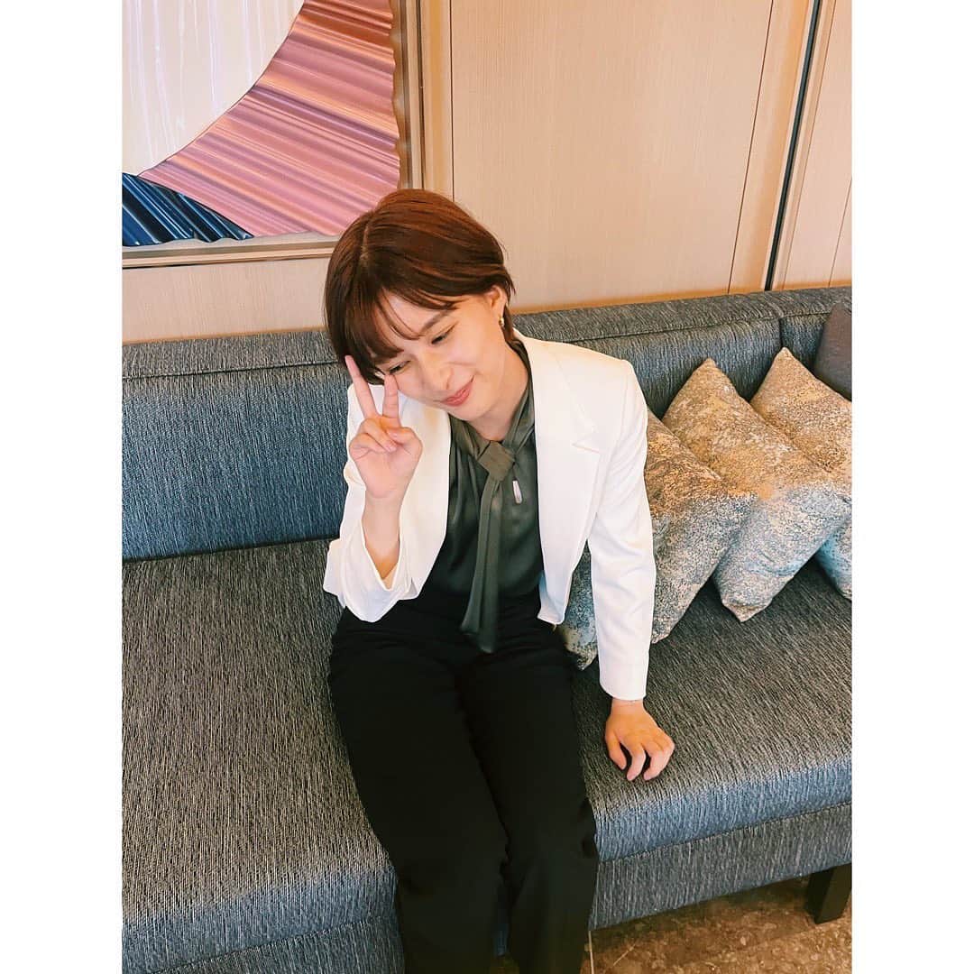 芳根京子さんのインスタグラム写真 - (芳根京子Instagram)「矢崎さんの部屋で 調子乗ってくつろいでみた。  #オールドルーキー」7月7日 12時13分 - yoshinekyoko