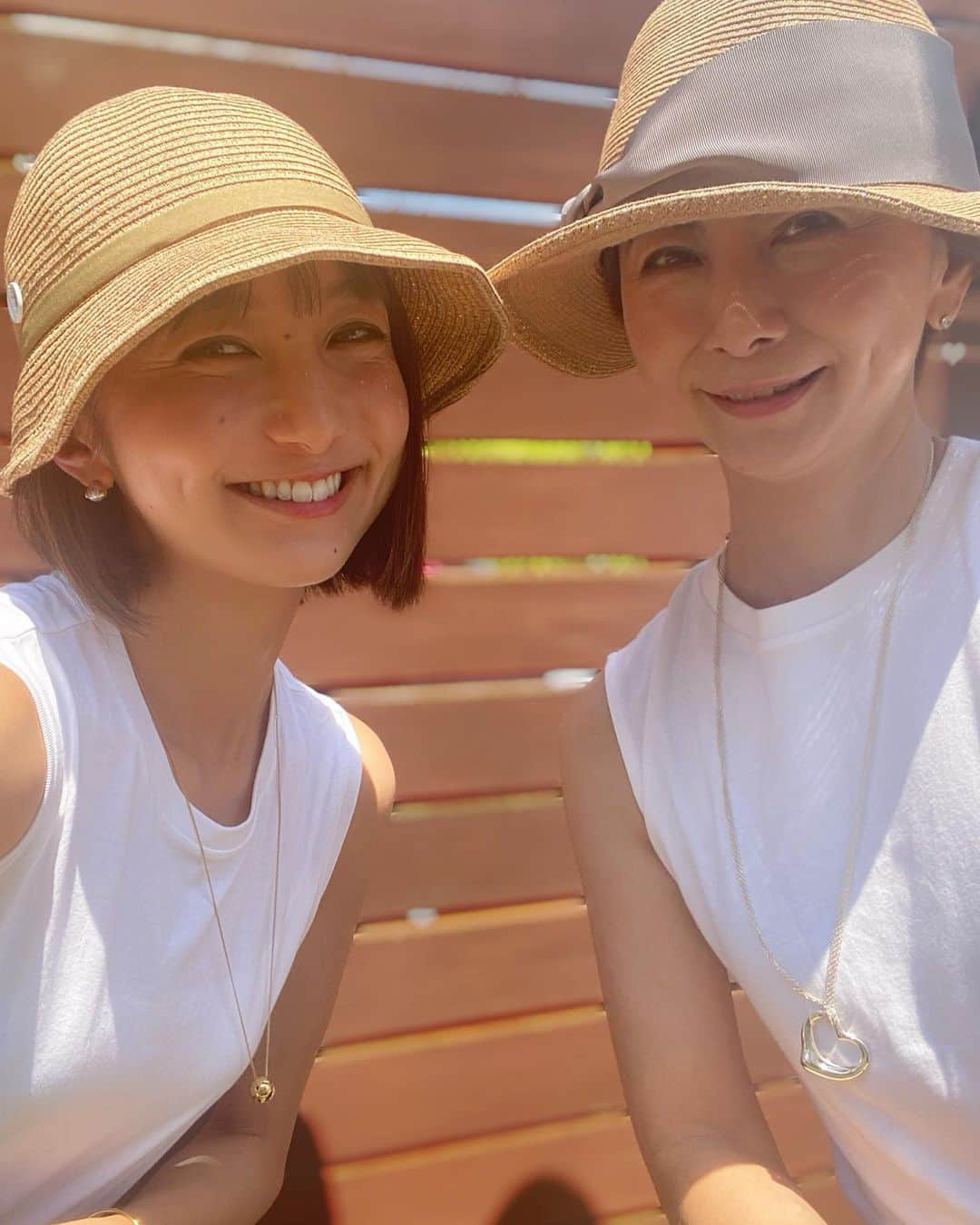 近藤夏子さんのインスタグラム写真 - (近藤夏子Instagram)「.   先日、偶然にも母とほぼ同じかっこうでした😳🧡笑 あるあるです！！  　 今日は七夕🎋✨ 何を願おうかな〜。 いざ願いを！と思って考えても なんかパッと思い浮かばない。笑 　  明日も明後日もずっと 大切な人たちと一緒に 楽しく笑顔で過ごしていけますように🎋✨  　 　 #七夕 #親娘」7月7日 18時10分 - kondokako0804