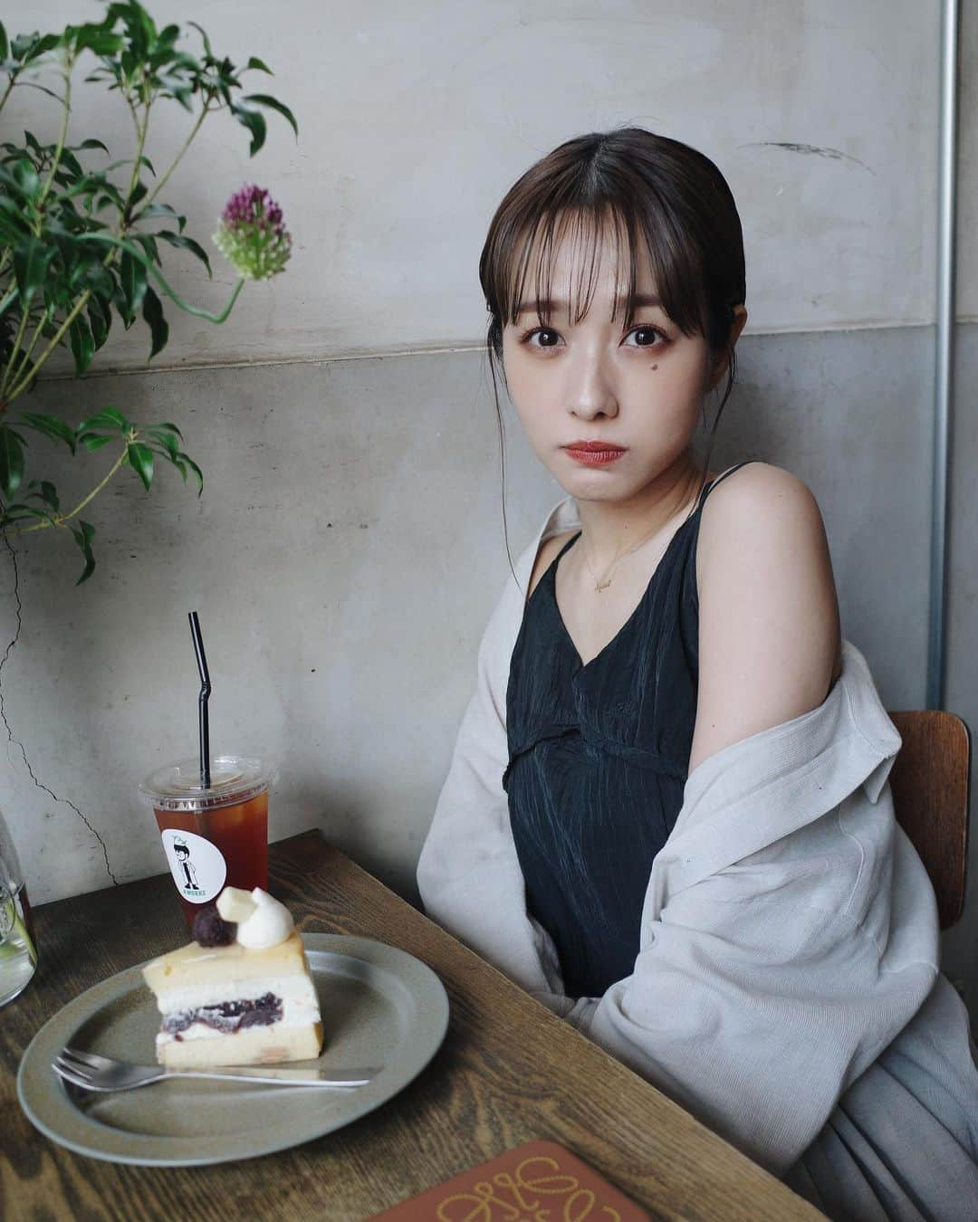 前田希美（まえのん）さんのインスタグラム写真 - (前田希美（まえのん）Instagram)「ずーっと行ってみたかった 2時間行列ができるチーズケーキ🧀屋さん  大人気すぎて、7月12日から ミニストップとのコラボスイーツが 発売されるみたいでとっても楽しみです。  「いぬぬバスクチーズケーキ」も 可愛すぎるし、差し入れとかにも 絶対喜んで貰えるし、 今度また遊びに行こうっと🐶  のんがいただいたのは あんバターのチーズケーキ🧀  好きな味すぎて、 ほっぺたがとろけました~  @gakudai.aworks ♡  #aworks #のんカフェ巡り  #cafe #tokyocafe」7月7日 18時31分 - maeda_nozomi