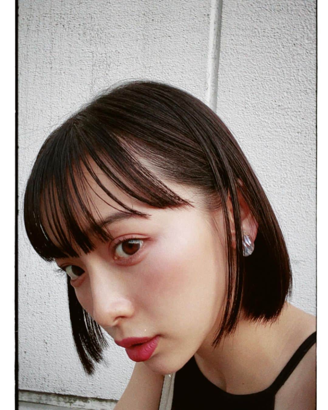 華村あすかさんのインスタグラム写真 - (華村あすかInstagram)「ヽ(~-~ )ﾉ  また少し髪伸びた 短く切ってから髪伸びるの早く感じる (そりゃそうか)」7月7日 18時41分 - hanamura_asuka