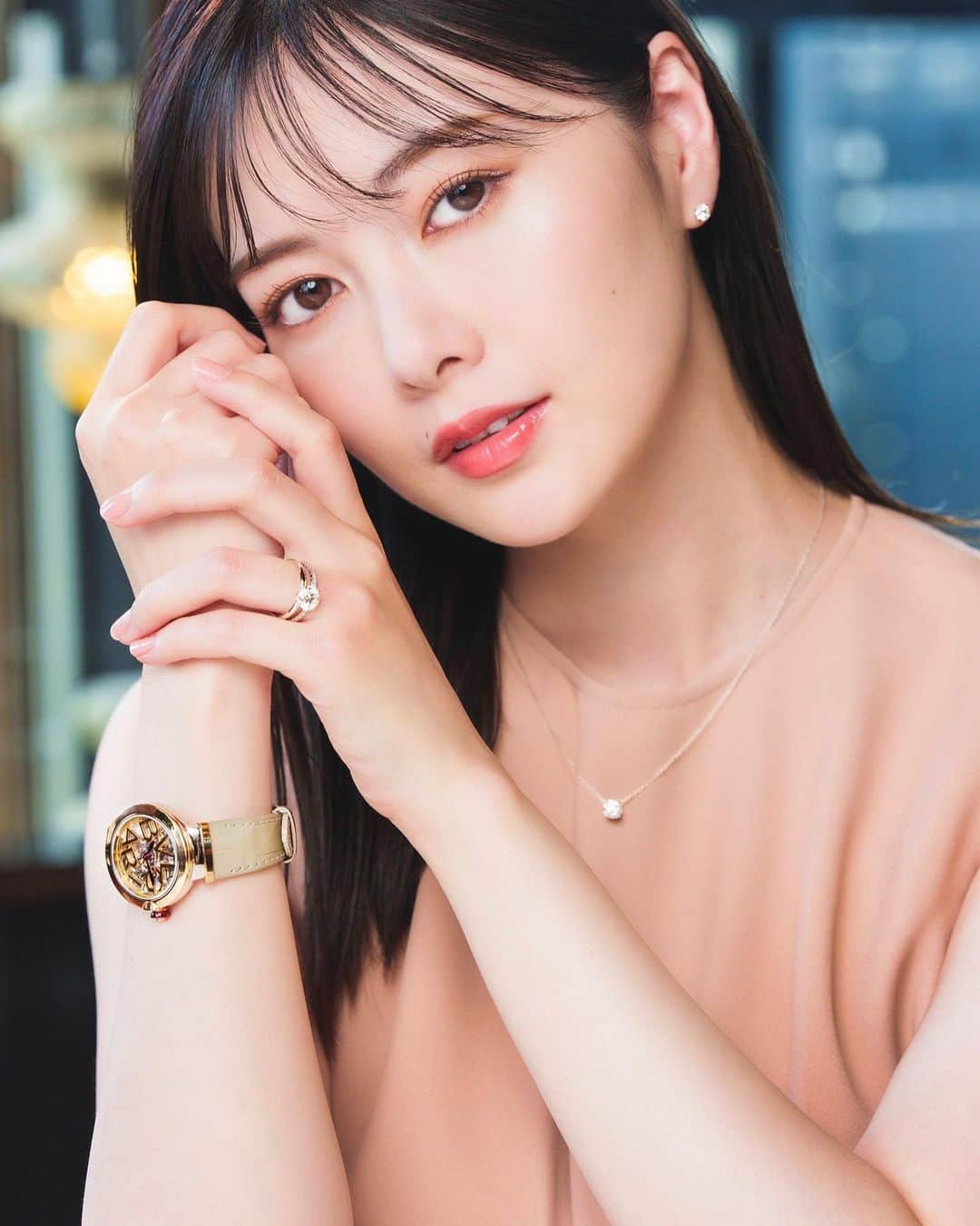 白石麻衣さんのインスタグラム写真 - (白石麻衣Instagram)「BVLGARI GINZAにて開催中の 「デザイン ユア ラブ」にお邪魔させていただきました！  とても素敵な空間で、 「ローマ アモール」コレクションは 優しく温かく包み込んでくれるジュエリーでした💍🤍  @bulgari #Bulgari #BulgariBridal #RomaAmor #ブルガリブライダル」7月7日 20時22分 - m.shiraishi.official