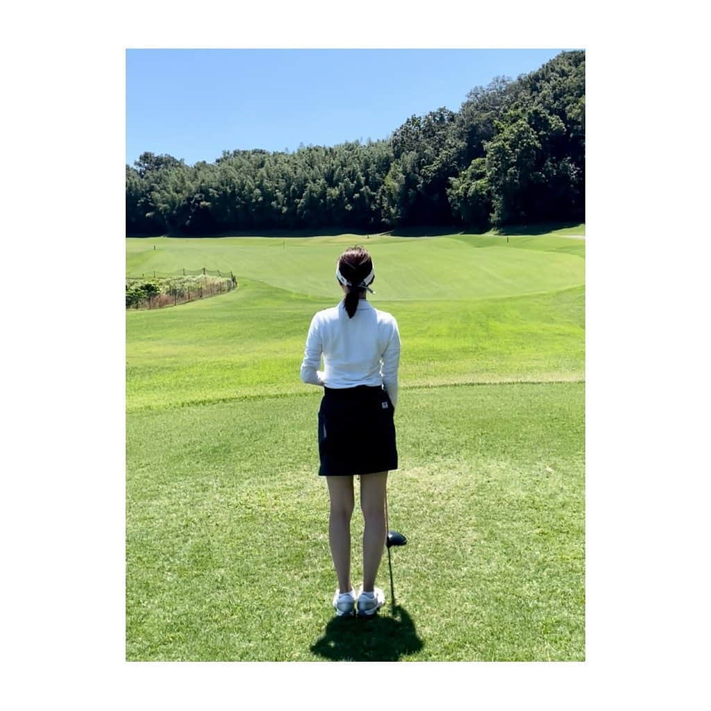 郡司恭子さんのインスタグラム写真 - (郡司恭子Instagram)「* 👉🏌️‍♀️  七夕の願いは、ゴルフ上達！  雲ひとつない空は綺麗✨だったけど、 とにかく暑かったこの日☀️  頭に氷をあてながらプレー！ ゴルフ部同期と回ると、 やっぱり楽しい⛳ですね🤭  最近の悩みは、ラフからのショット。 ラフの芝が元気で難しい…🥲  #ゴルフ #ゴルフスイング #スイング動画  #⛳️ #ゴルフ部 #girlsgolf  #日本テレビ #日本テレビアナウンサー  #郡司恭子」7月7日 21時03分 - kyoko_gunji