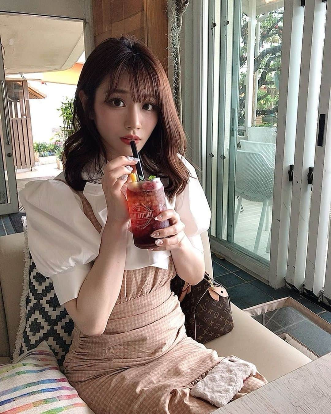 河北彩花さんのインスタグラム写真 - (河北彩花Instagram)「⁡ ⁡ 沖縄のカフェだよ🧁🤍 ⁡ ⁡ この日初めてクレープ生地のサラダ？？ みたいの食べたんだけど なんていう名前か忘れちゃった、、🫥🫥 ⁡ ⁡ でもヘルシーで美味しかったよ🤍 ⁡ ⁡ ⁡  #沖縄  #カフェ」7月7日 21時11分 - saika_kawakita__official