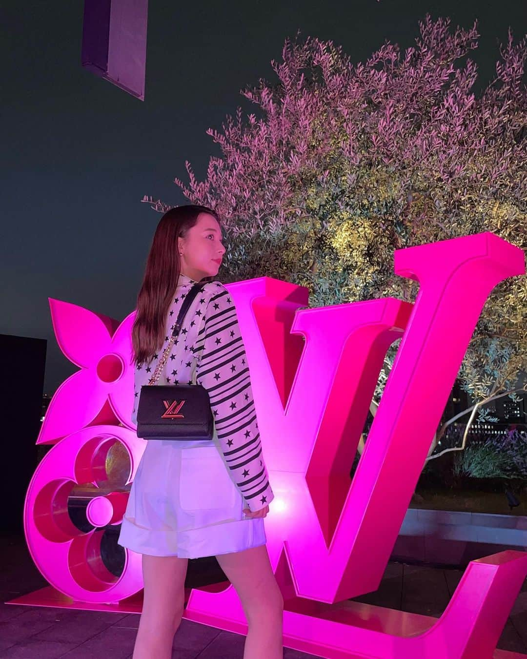 丹羽仁希さんのインスタグラム写真 - (丹羽仁希Instagram)「@louisvuitton 💗　#SEELV 展へ  東京ミッドタウンにて 7/8〜8/21 まで開催中なので皆様も是非^ ^  洋服も全身louisvuittonです✨ #lousvuitton #lvfashion」7月8日 0時02分 - __niki22