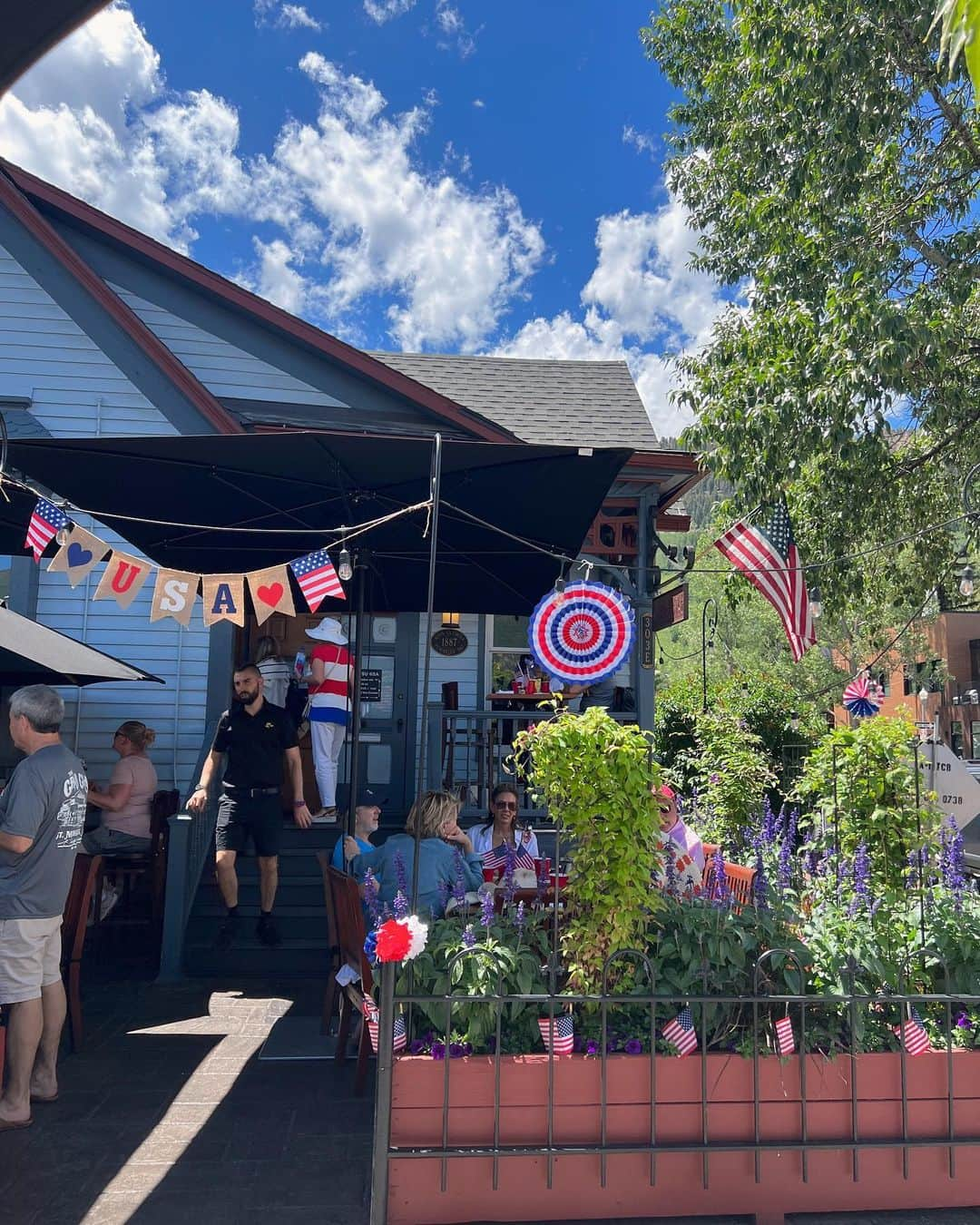 翁安芸さんのインスタグラム写真 - (翁安芸Instagram)「Matsuhisa Aspen on July 4th🇺🇸✨  @matsuhisaaspen  @nobukoaspen   #aspen #matsuhisa #matsuhisaaspen #4thofjuly #2022 #gorgeousday」7月8日 7時13分 - akinyc