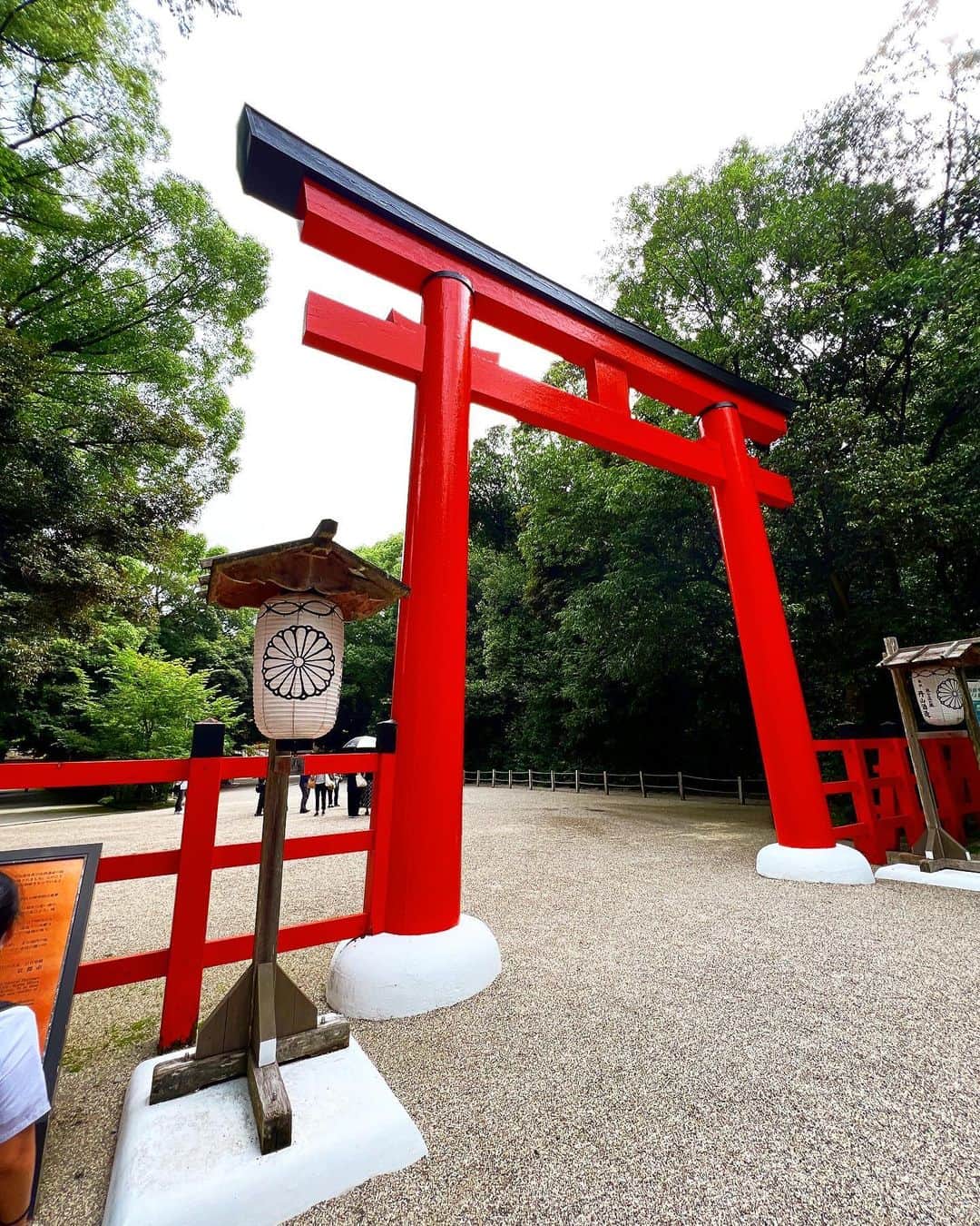 黒田啓蔵さんのインスタグラム写真 - (黒田啓蔵Instagram)「今日も朝から京都でロケをしておりました。😊 下鴨神社〜の上賀茂神社。 厳かで神聖な場所。 心が、すーっと軽やかに 呼んで頂いた感じです。😊 今日の京都は、昨日より暑さが、和らいだかなぁー #京都 #撮影 #ロケ #上賀茂神社 #下鴨神社  #ずっと昔から #厳か #神聖 な場所」7月8日 17時10分 - kurodakeizo