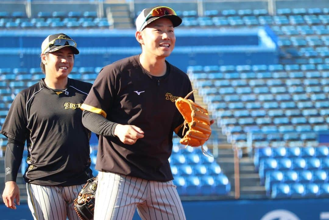 阪神タイガースさんのインスタグラム写真 - (阪神タイガースInstagram)「7月8日ヤクルト戦、本日の試合前練習の様子です！ #山本泰寛 選手 #糸原健斗 選手 #梅野隆太郎 選手 #大山悠輔 選手 #島田海吏 選手 #長坂拳弥 選手 #齋藤友貴哉 選手 #ラウルアルカンタラ 選手 #岩崎優 選手 #阪神タイガース  #イチにカケル！」7月8日 17時45分 - hanshintigers_official