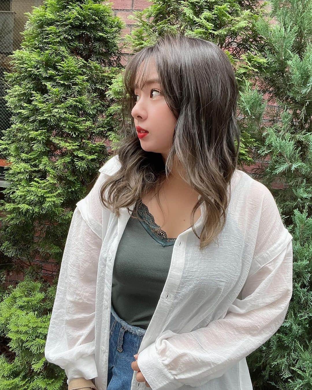 山田菜々さんのインスタグラム写真 - (山田菜々Instagram)「外は暑いのに室内は寒いし日焼け防止にもよくって何枚あってもいいシアーシャツ🫶 独特のシボ感がある生地で触り心地がとてもよいです〜☺️💕 ホワイトのMサイズにしました✨  #クラシカルエルフ #classicalelf #エルフコーデ #タイアップ #uniqlo #gu #zara #ユニクロ #ジーユー #ザラ #シアー #シアーシャツ #シアーシャツコーデ #シアートップス #夏服 #夏コーデ #今日の服」7月8日 20時58分 - tannana.yamada