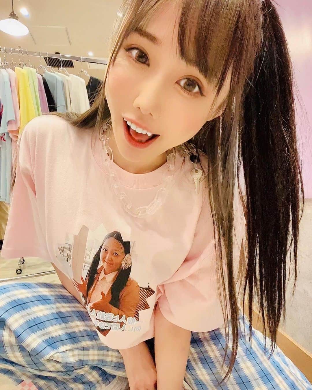 稲森美優さんのインスタグラム写真 - (稲森美優Instagram)「お洋服、 愛理たんTシャツに ギンガムチェックパンツ🩳 かわちいだねえ！ #soxsocks #愛理たん #anime #コスプレ #グラビア #sexy #gravure #サブカル #adult #cosplayer #subculture #かわいい #ファッション #インテリア #幸せ #笑顔 #カジュアル #キッチン #ライフスタイル #tシャツ #女性 #セクシー」7月9日 12時45分 - miyuuinamori