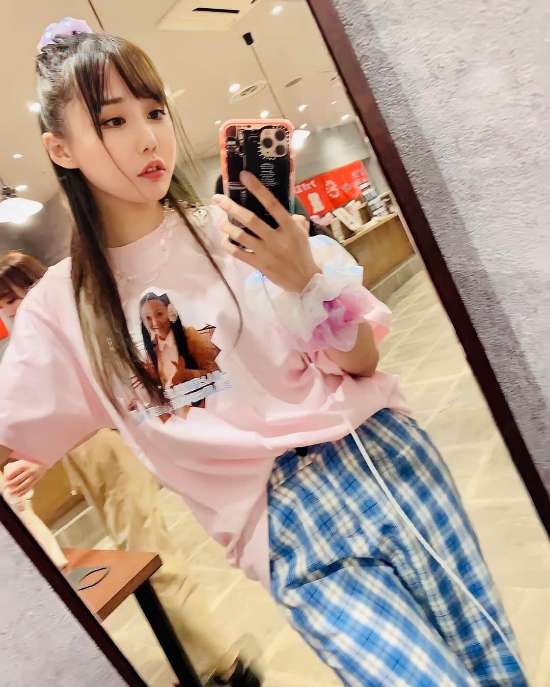 稲森美優さんのインスタグラム写真 - (稲森美優Instagram)「お洋服、 愛理たんTシャツに ギンガムチェックパンツ🩳 かわちいだねえ！ #soxsocks #愛理たん #anime #コスプレ #グラビア #sexy #gravure #サブカル #adult #cosplayer #subculture #かわいい #ファッション #インテリア #幸せ #笑顔 #カジュアル #キッチン #ライフスタイル #tシャツ #女性 #セクシー」7月9日 12時45分 - miyuuinamori